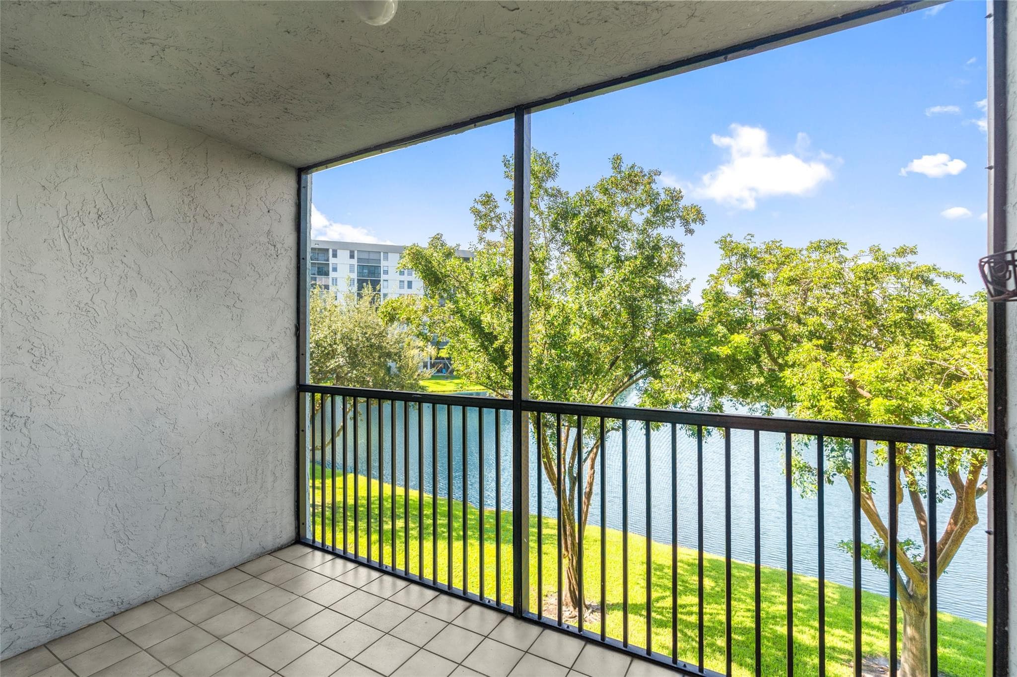2226 N Cypress Bend Drive 308, Pompano Beach, FL 33069 — photo 2 of 43