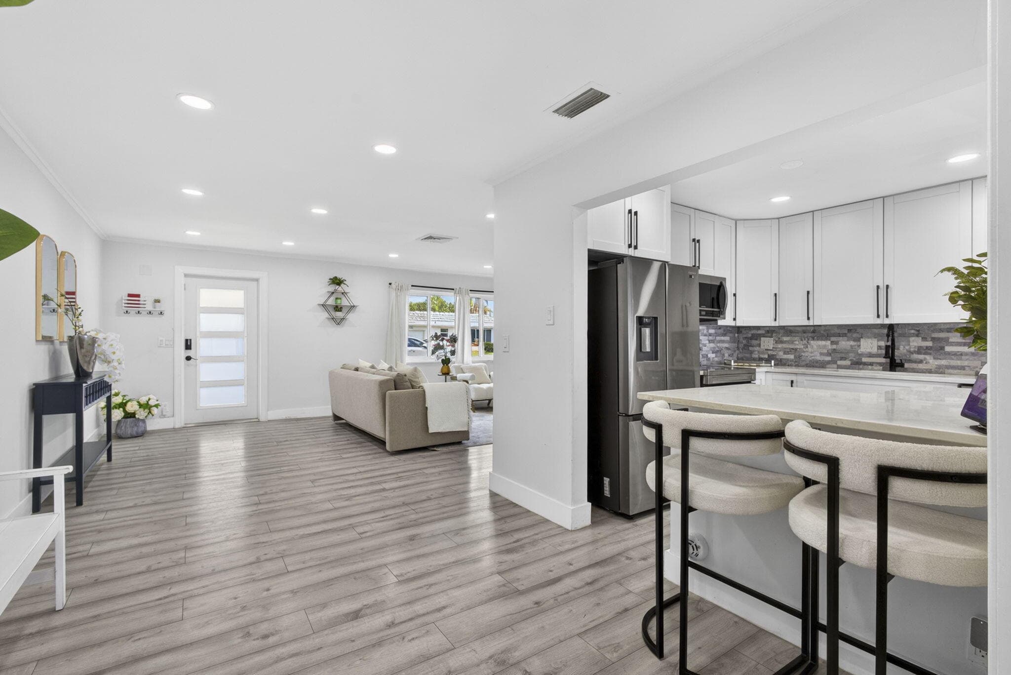 326 Alhambra Place, West Palm Beach, FL 33405 — photo 12 of 69