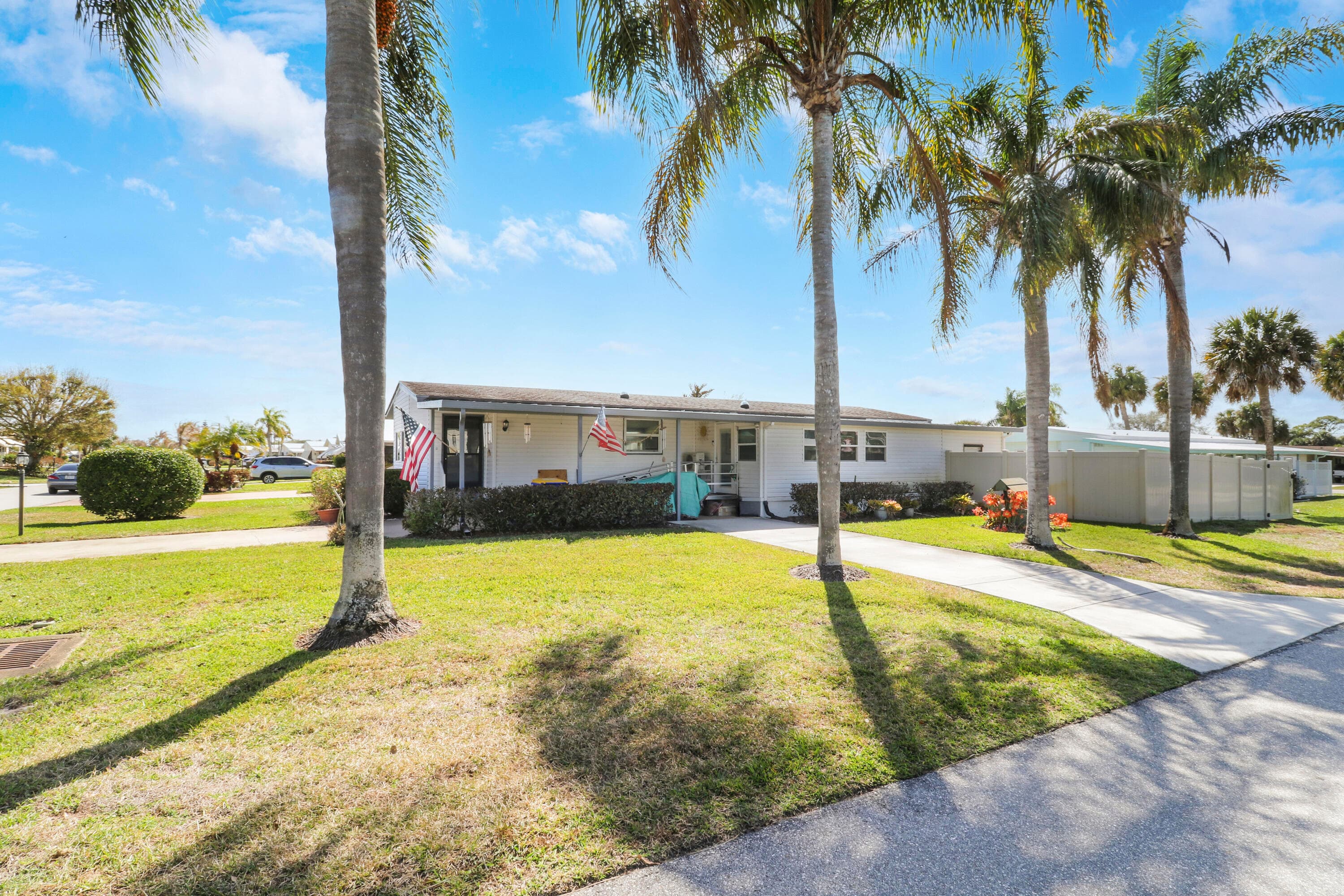 7750 SE Shenandoah Drive, Hobe Sound, FL 33455 — photo 4 of 36