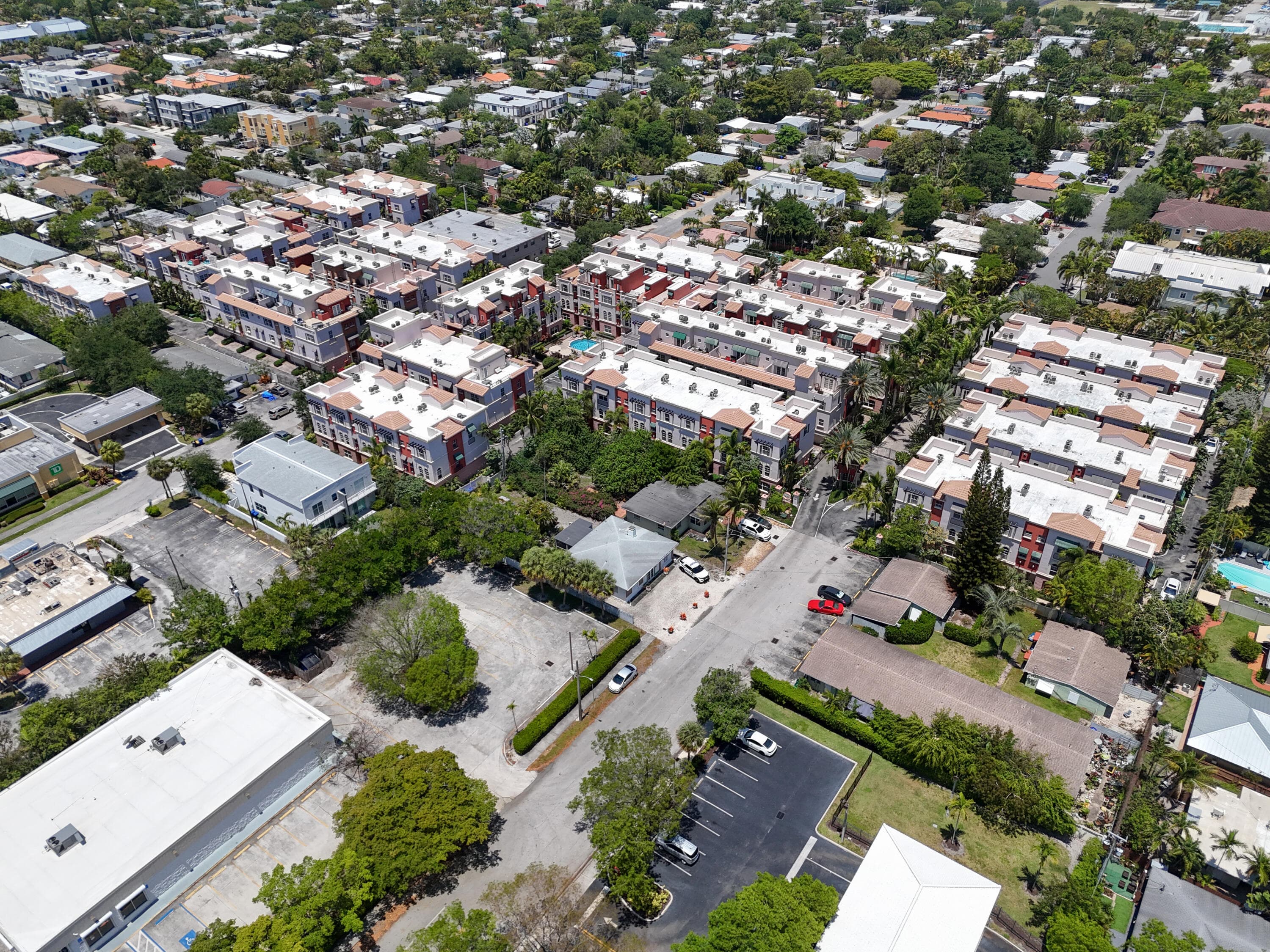 1033 NE 17th Way 1204, Fort Lauderdale, FL 33304 — photo 34 of 49