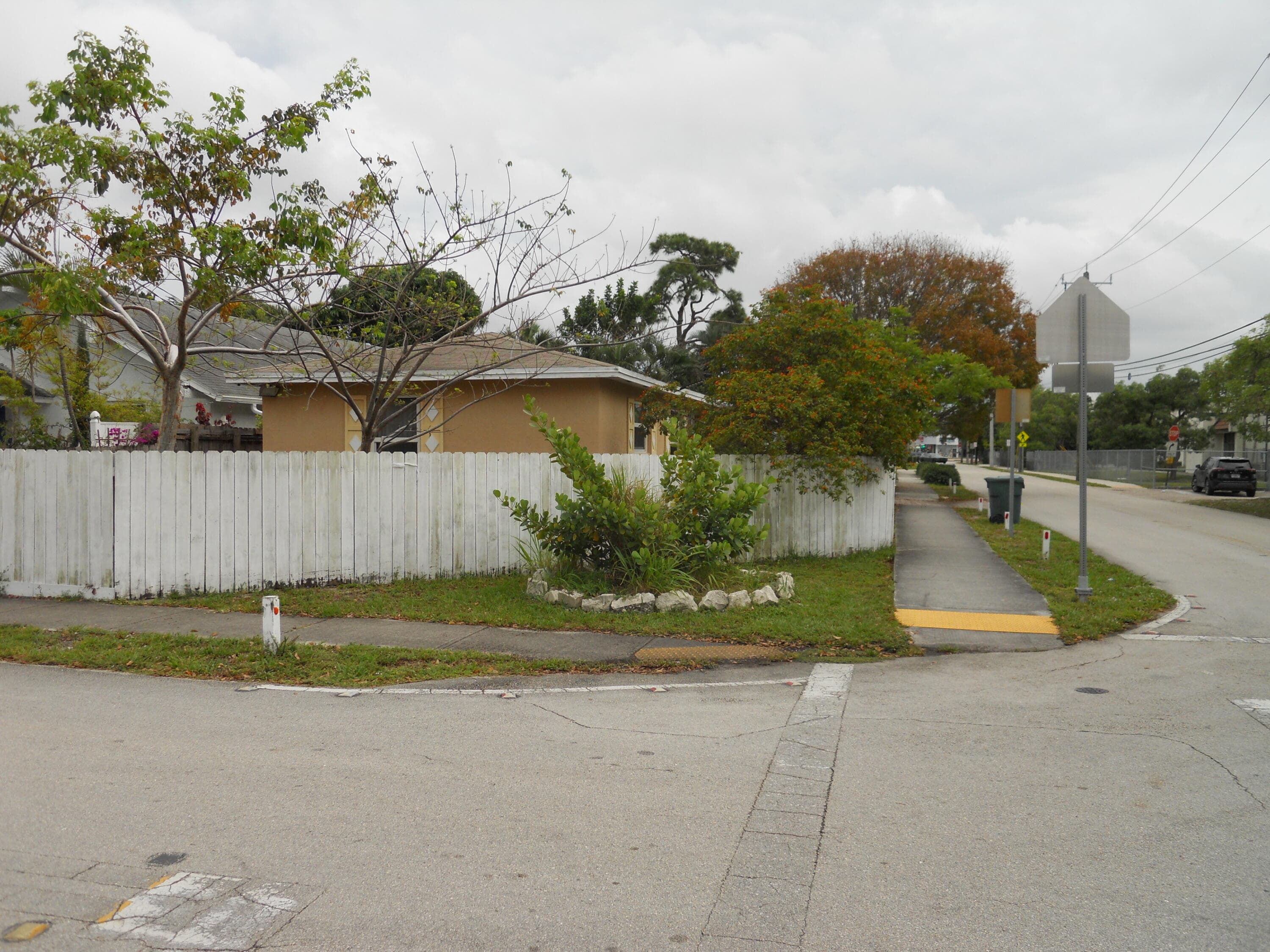3290 NE 10th Avenue, Oakland Park, FL 33334 — photo