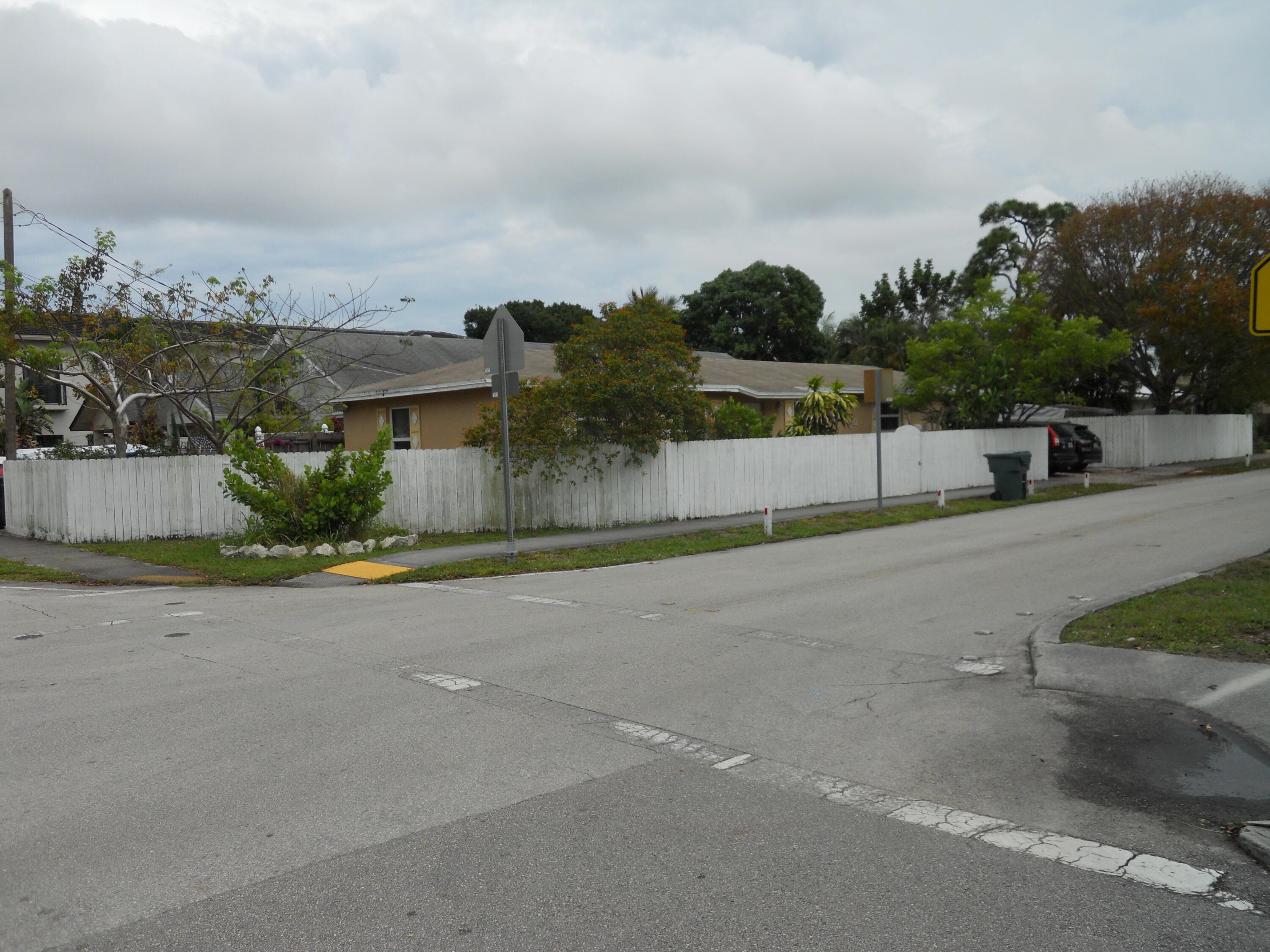 3290 NE 10th Avenue, Oakland Park, FL 33334 — photo 2 of 21