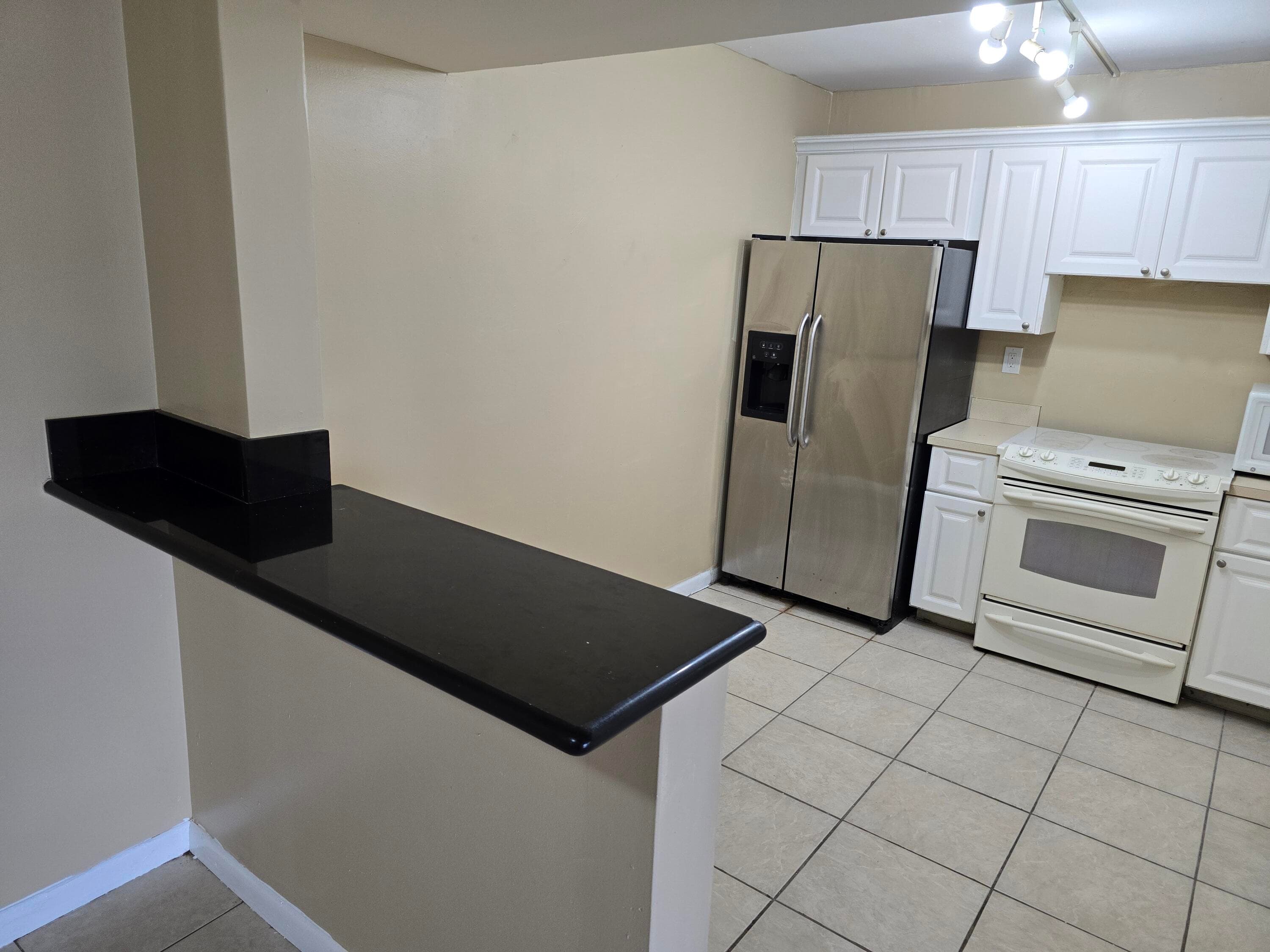 711 N Pine Island Road 213, Plantation, FL 33324 — photo 5 of 18