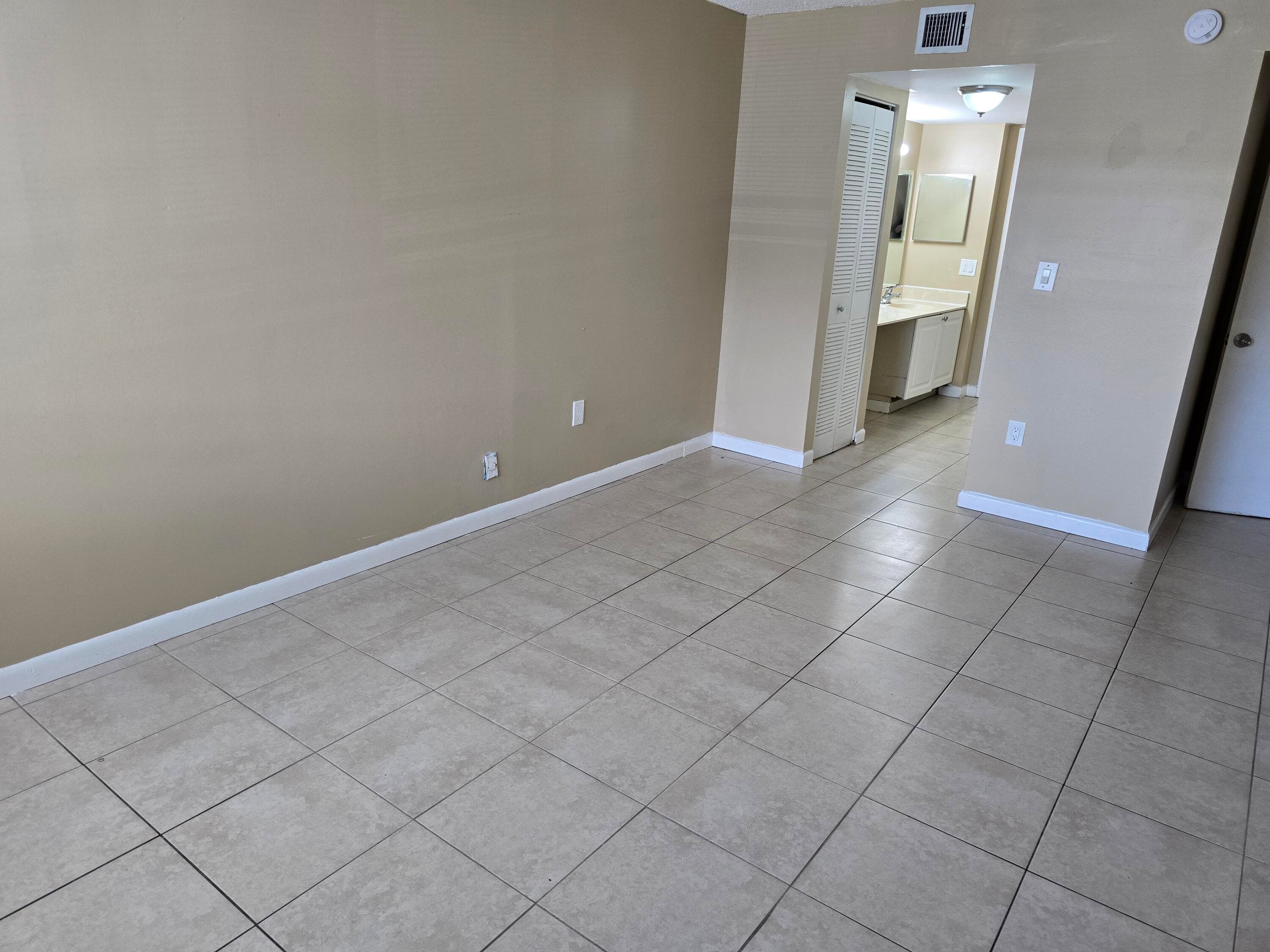 711 N Pine Island Road 213, Plantation, FL 33324 — photo 12 of 18