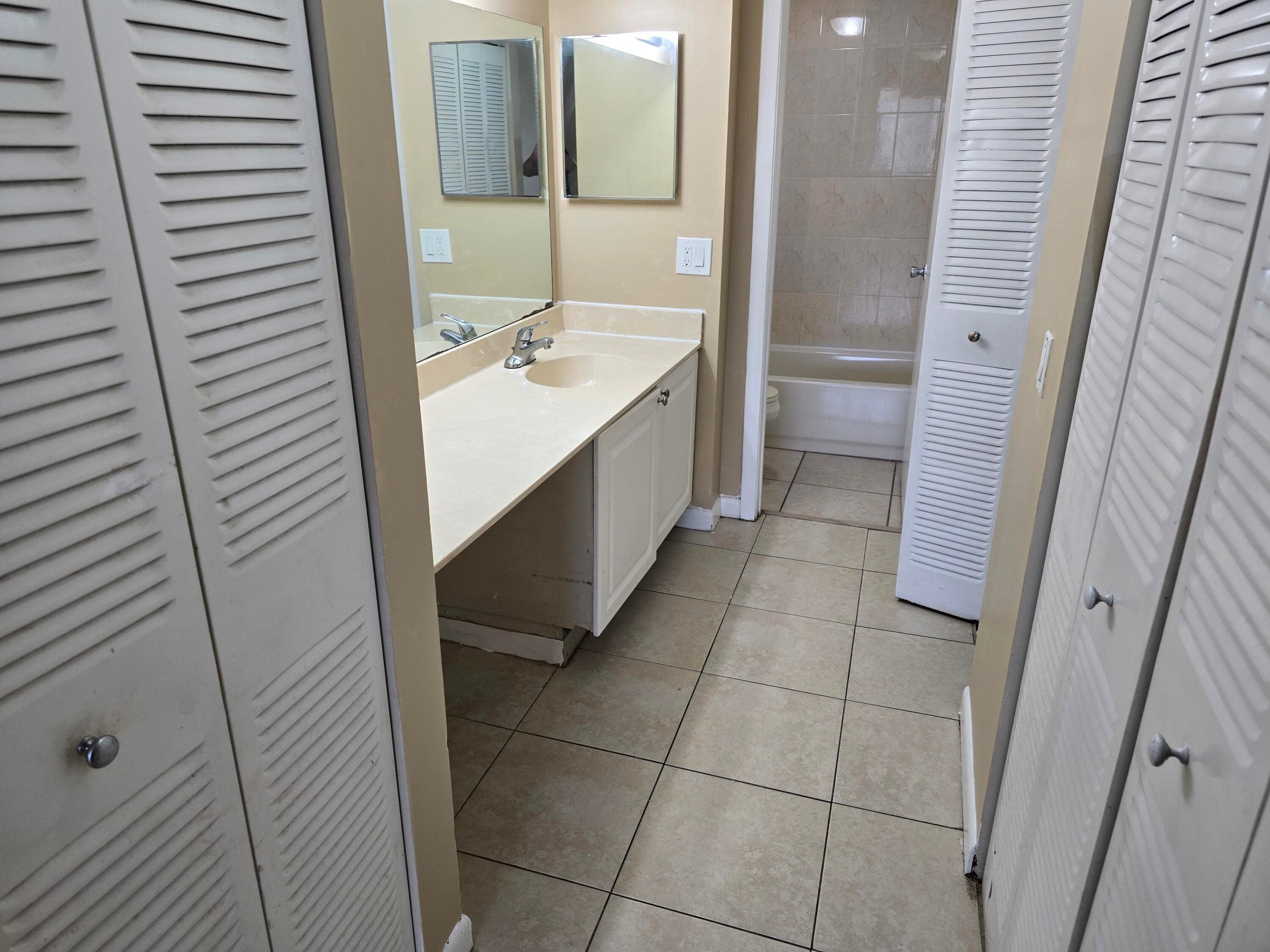 711 N Pine Island Road 213, Plantation, FL 33324 — photo 14 of 18