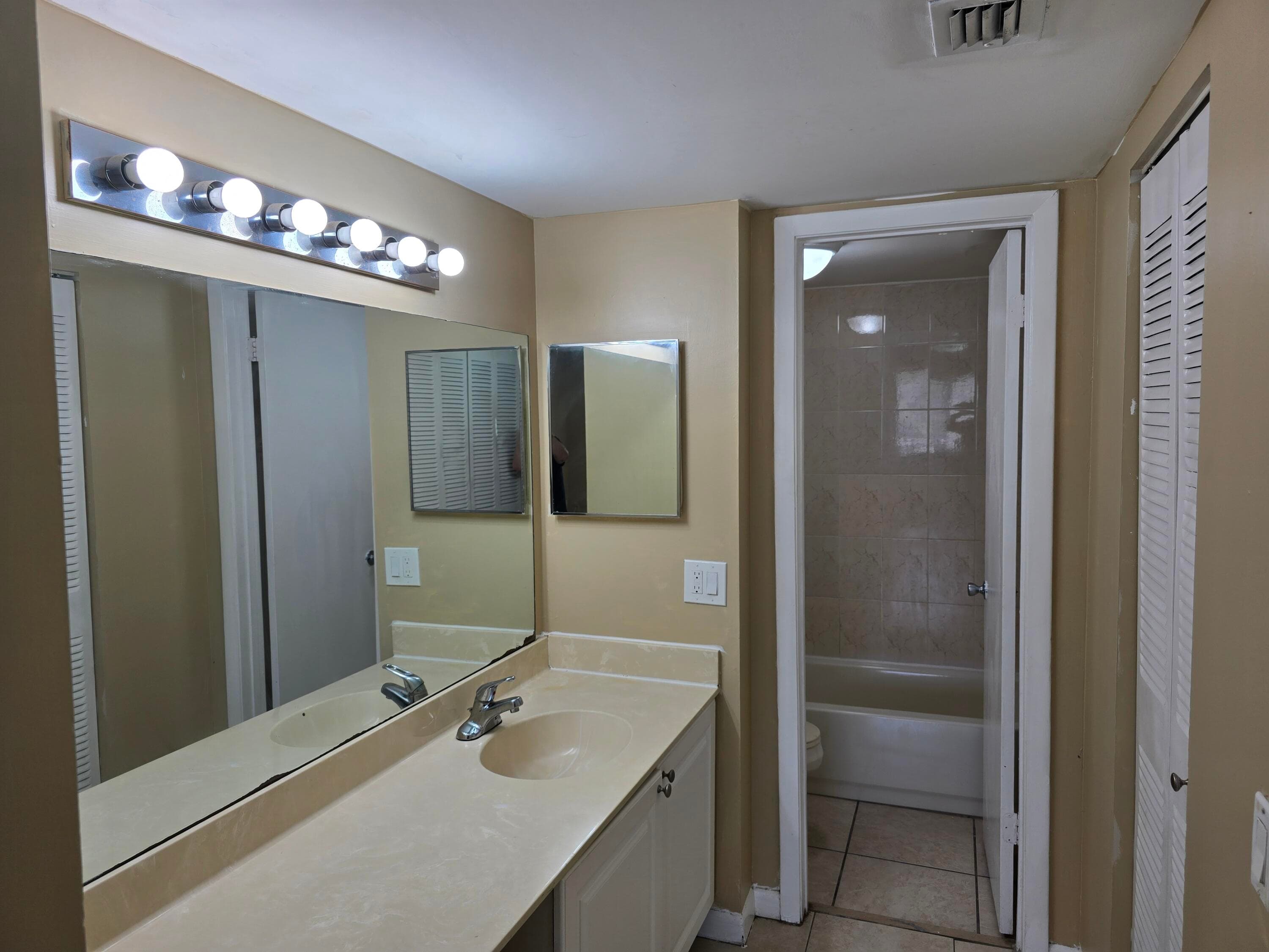 711 N Pine Island Road 213, Plantation, FL 33324 — photo 16 of 18