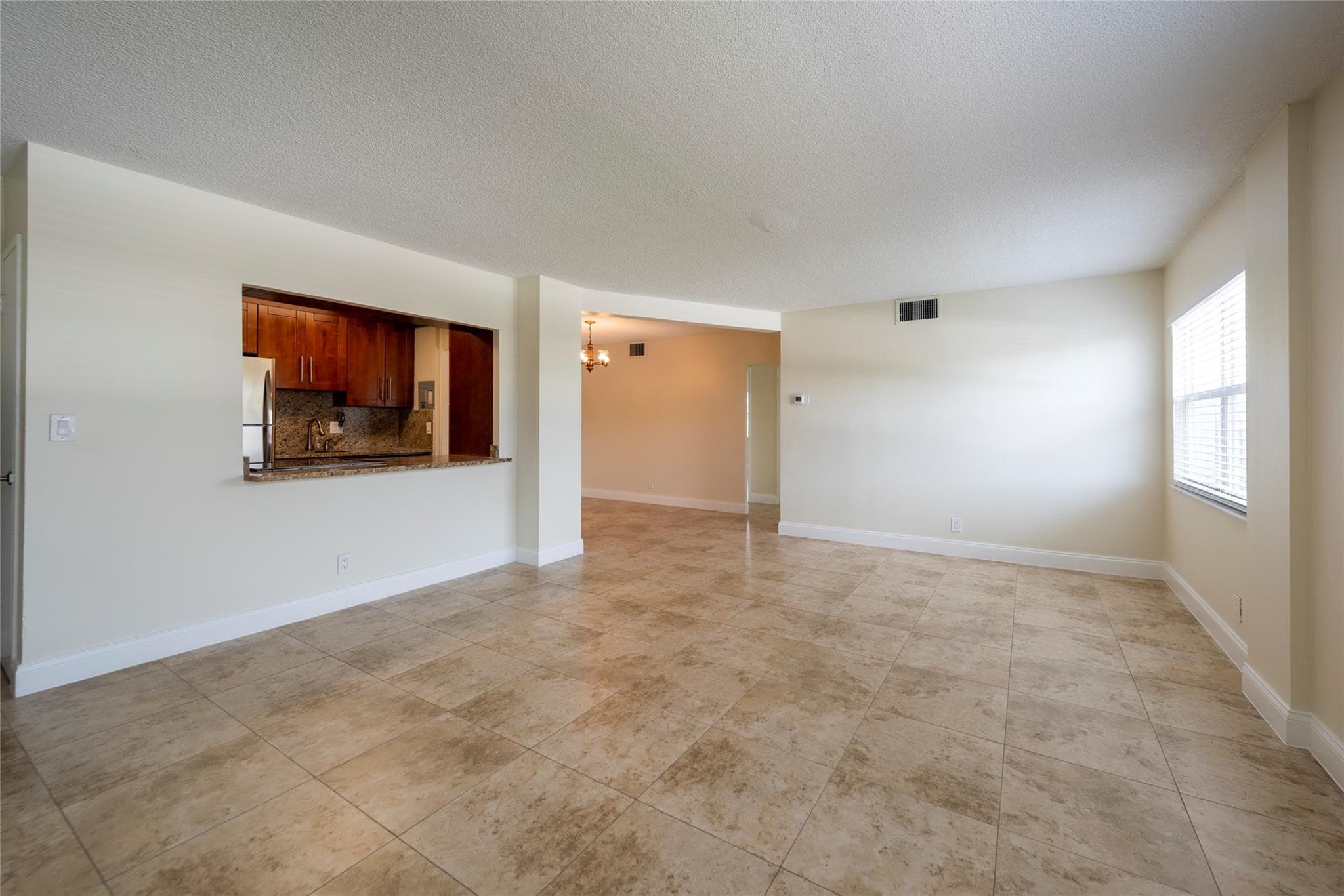 2555 NE 11th Street 302, Fort Lauderdale, FL 33304 — photo 8 of 21