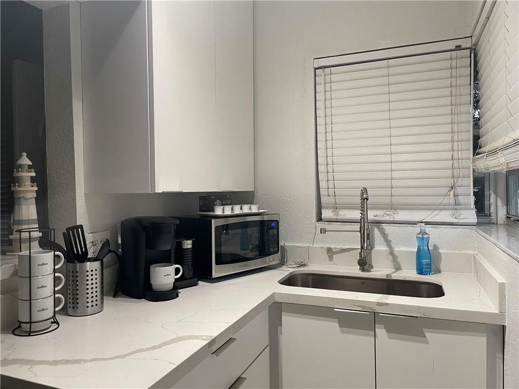 17 NE 9th Avenue 2, Fort Lauderdale, FL 33301 — photo 6 of 20