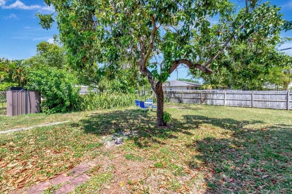 329 SE 3rd Avenue, Delray Beach, FL 33483 — photo 17 of 26