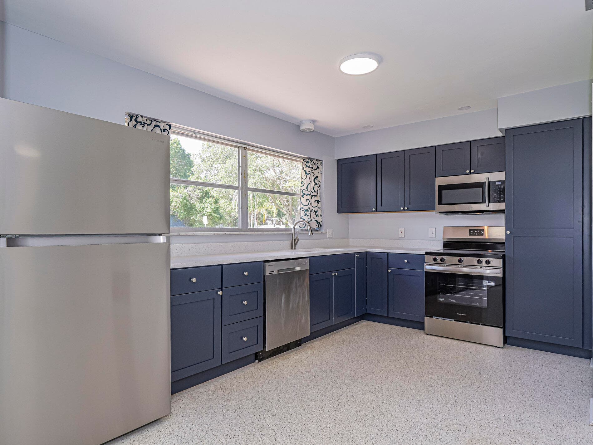 2616 15th Street, Vero Beach, FL 32960 — photo 10 of 31