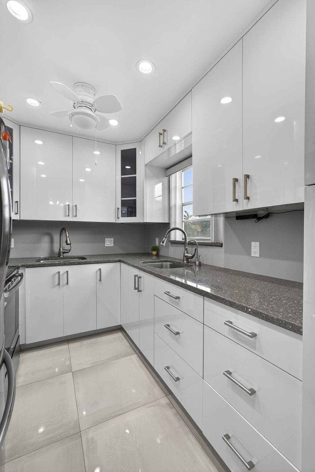 160 Easthampton G, West Palm Beach, FL 33417 — photo 9 of 32