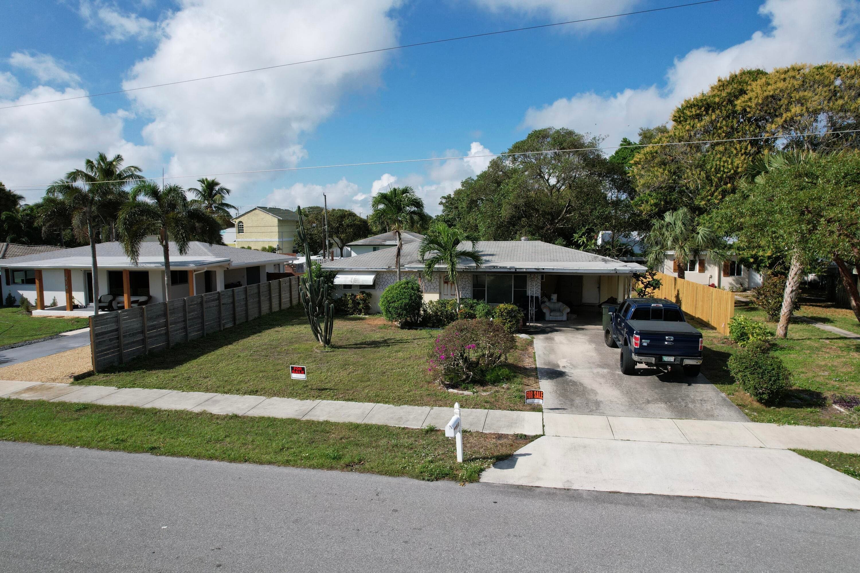 910 SE 3rd Avenue, Delray Beach, FL 33483 — photo 1 of 4