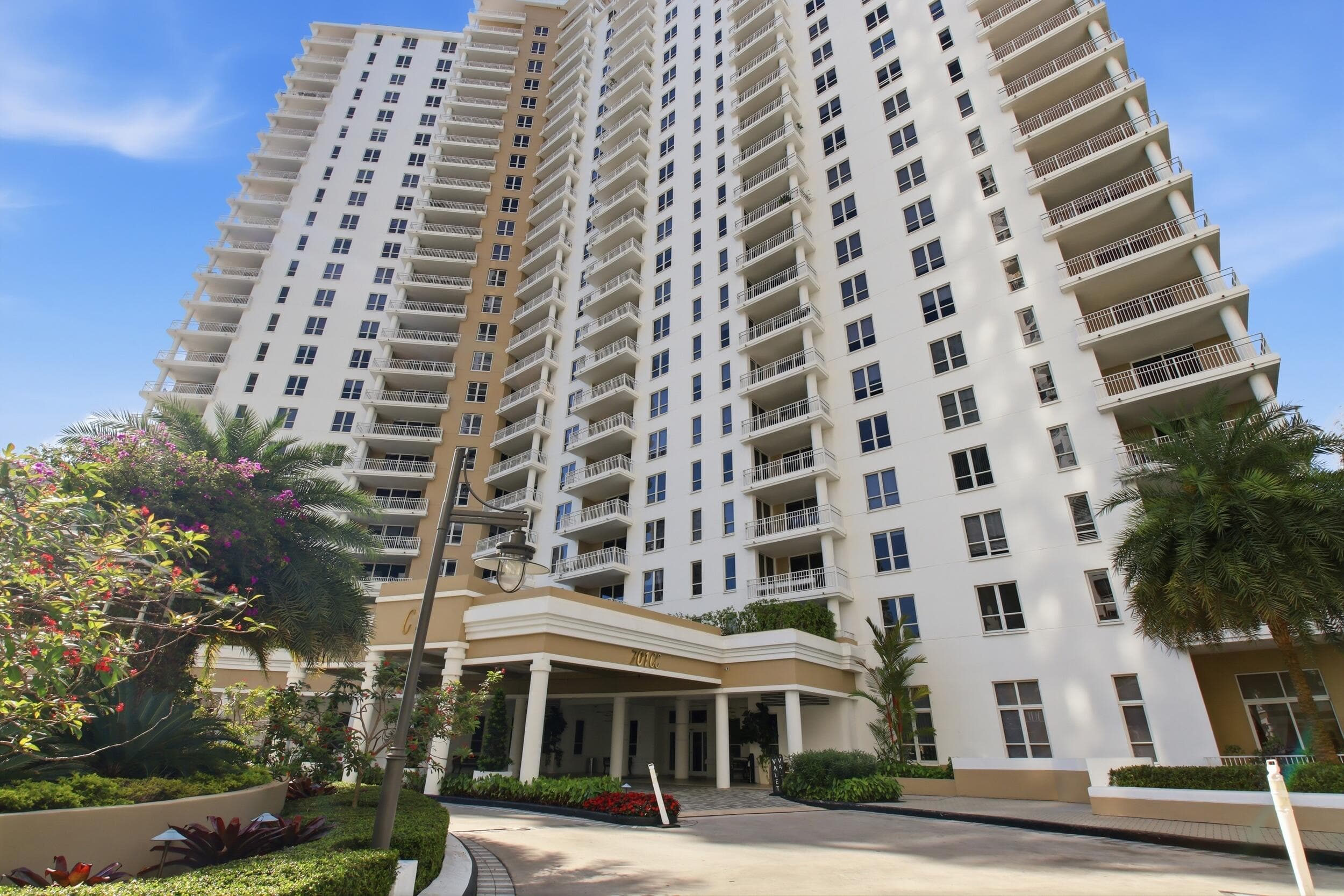701 Brickell Key Boulevard 610, Miami, FL 33131 — photo 1 of 40
