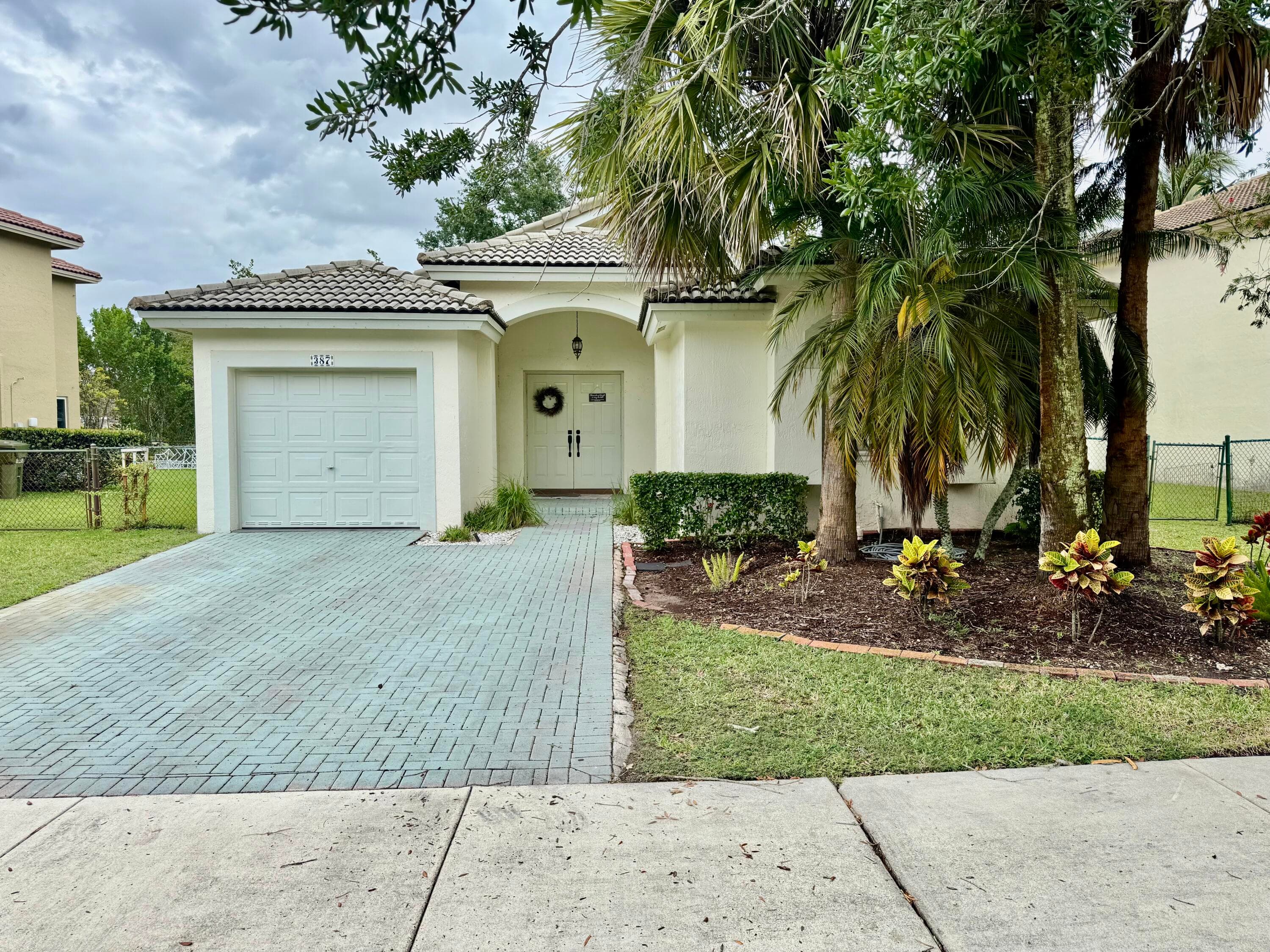 387 SW 206th Avenue 0, Pembroke Pines, FL 33029 — photo 1 of 24