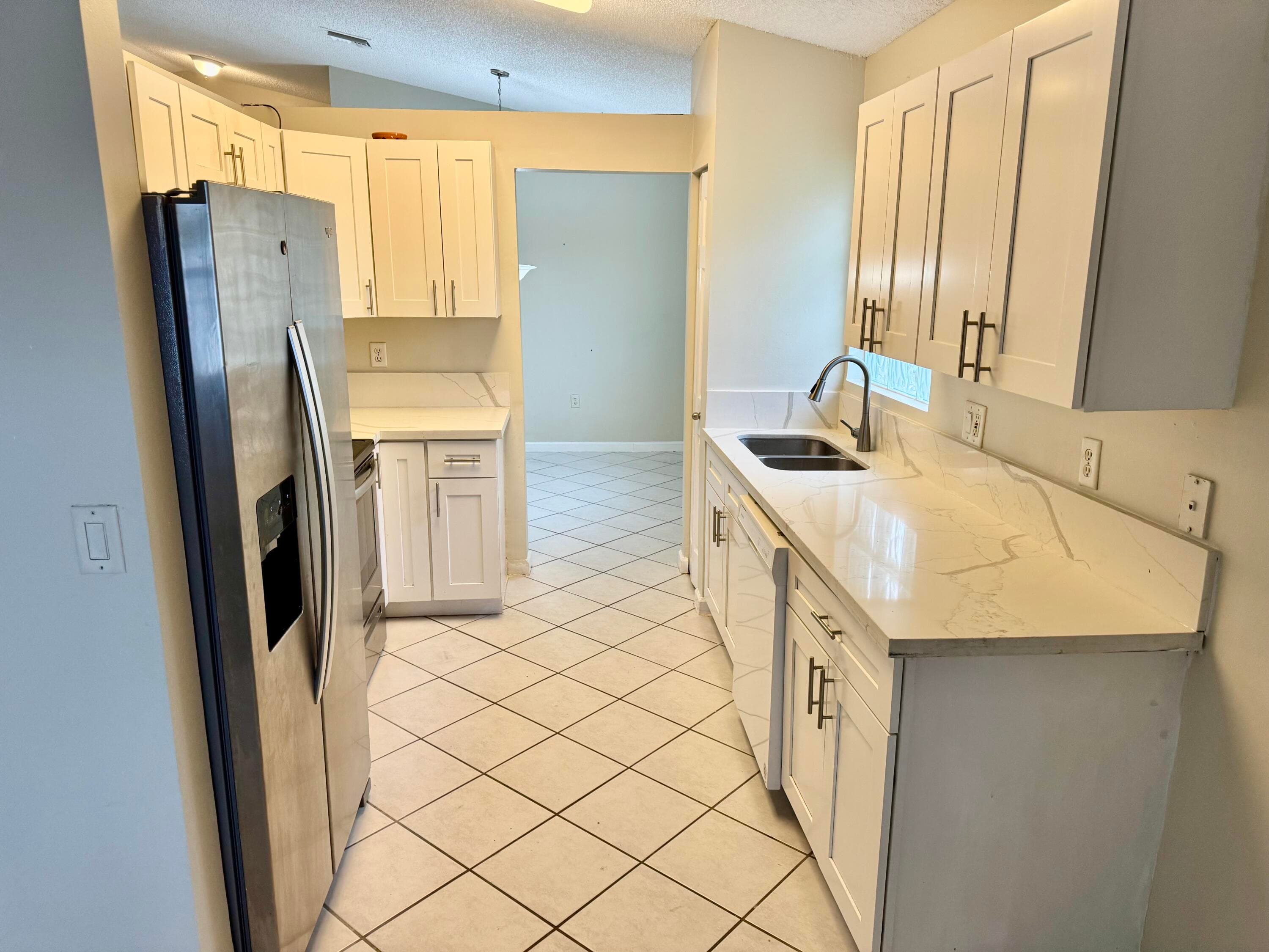 387 SW 206th Avenue 0, Pembroke Pines, FL 33029 — photo 4 of 24