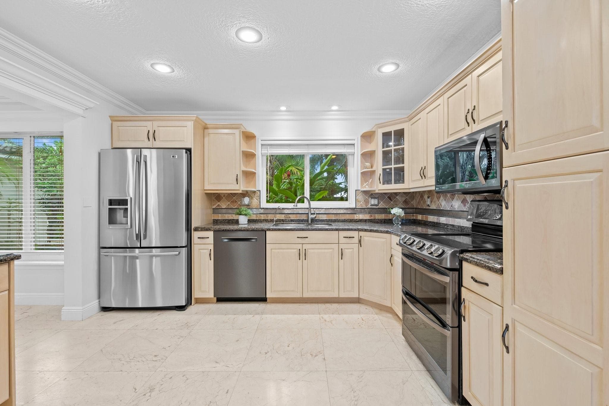 5790 NE 20th Terrace, Fort Lauderdale, FL 33308 — photo 8 of 26