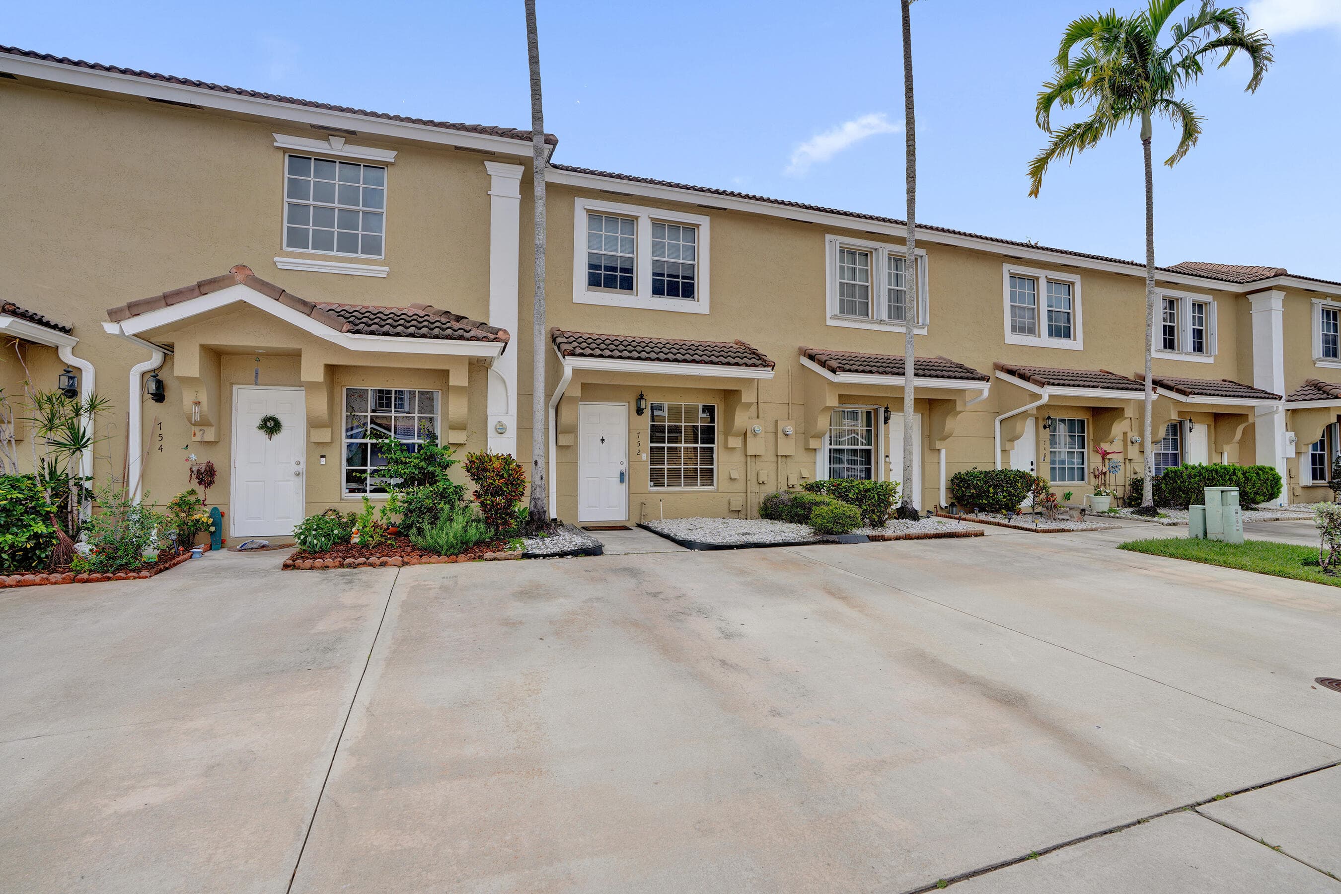 752 SW 122nd Terrace, Pembroke Pines, FL 33025 — photo 2 of 40