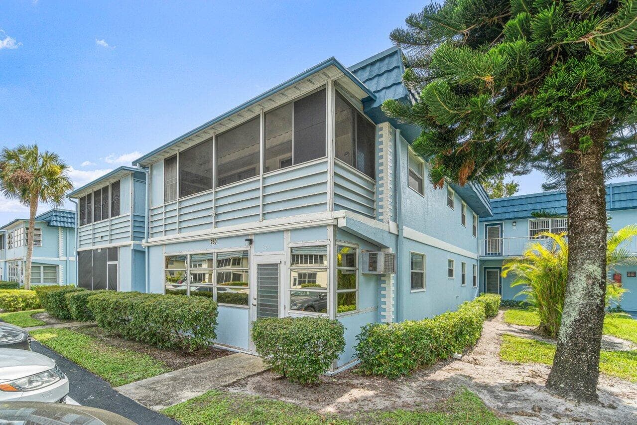 260 Brittany F, Delray Beach, FL 33446 — photo 4 of 24