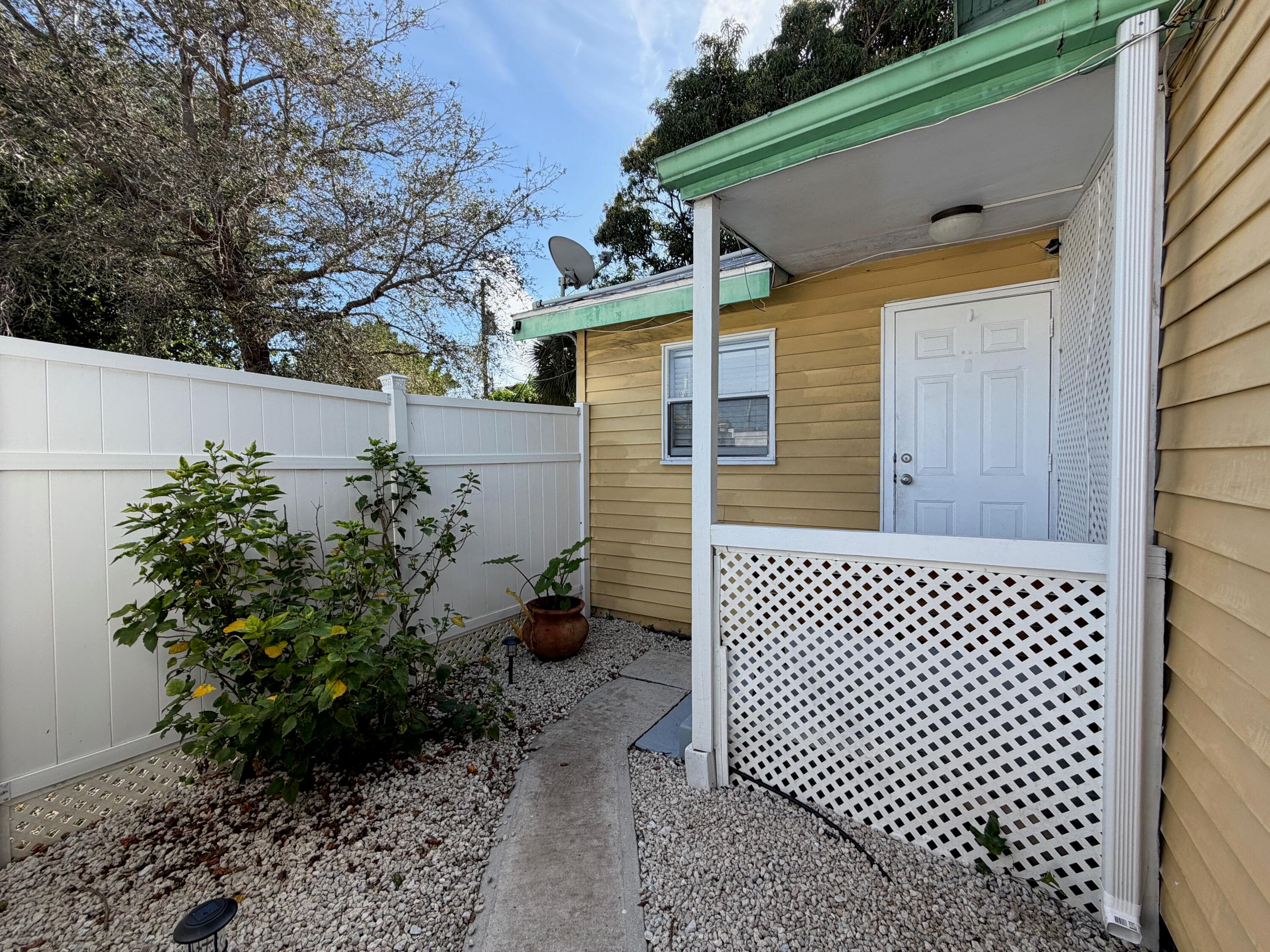 201 S Swinton Avenue C, Delray Beach, FL 33444 — photo 2 of 7