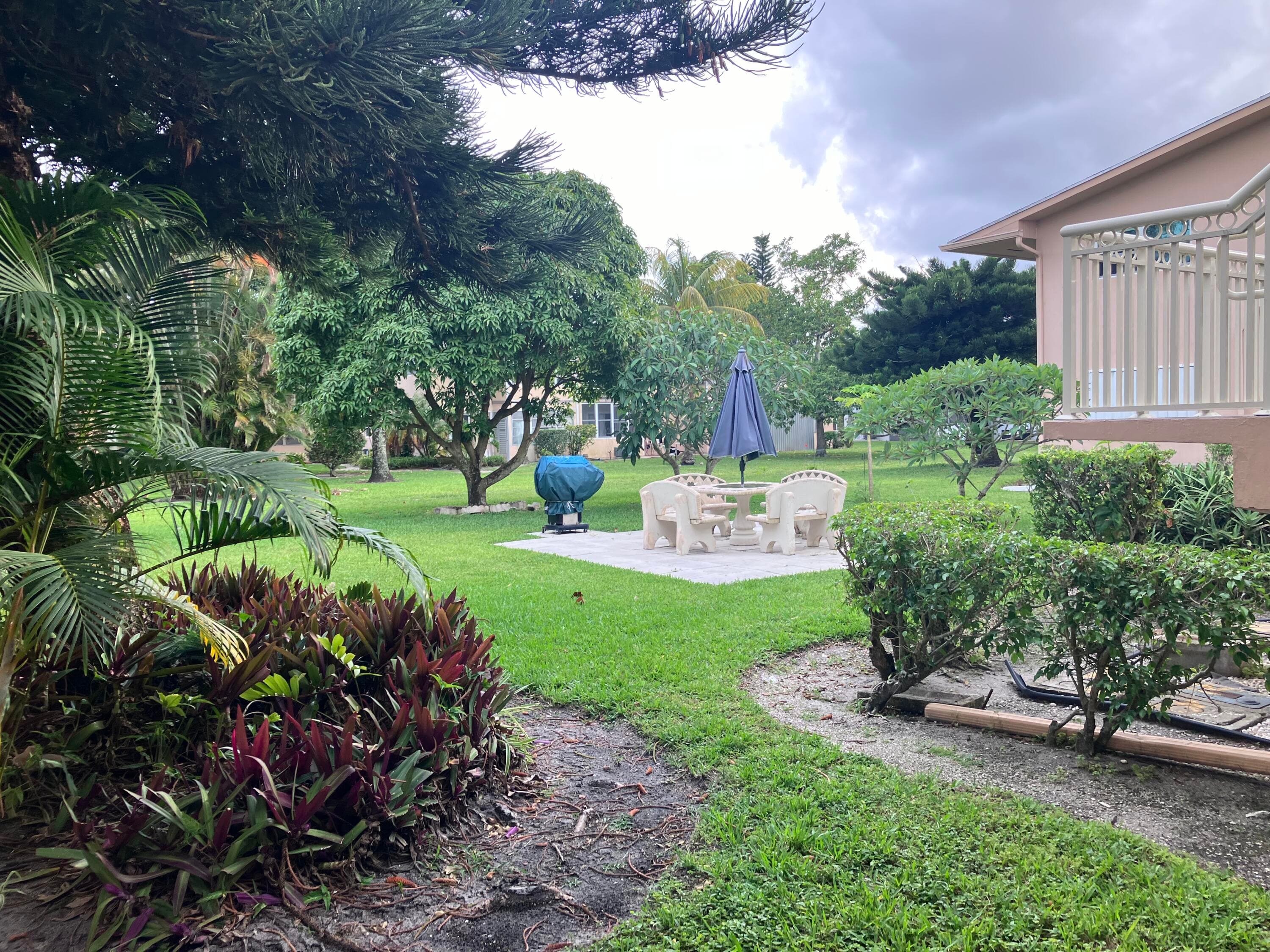 32 Salisbury B, West Palm Beach, FL 33417 — photo 18 of 20