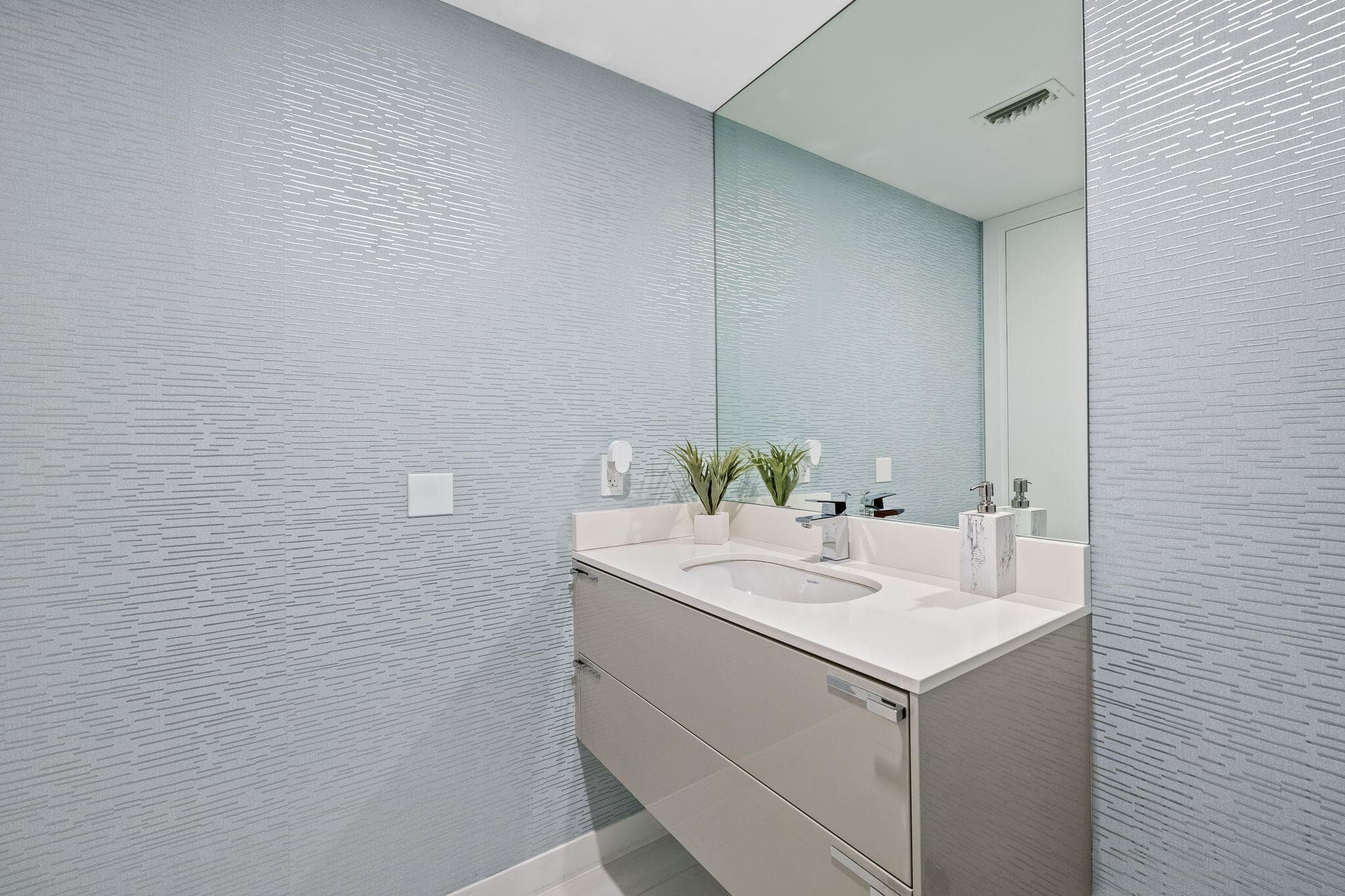 435 Bayshore Drive 302, Fort Lauderdale, FL 33304 — photo 40 of 47