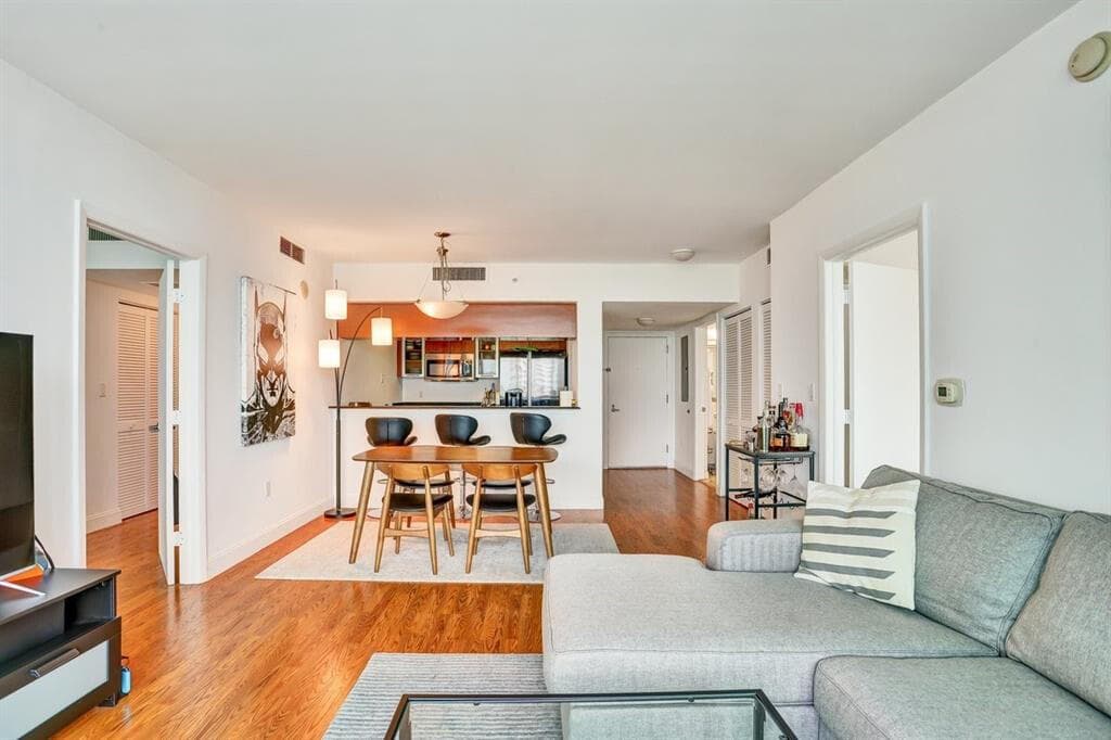 1800 N Bayshore Drive 1610, Miami, FL 33132 — photo 8 of 31