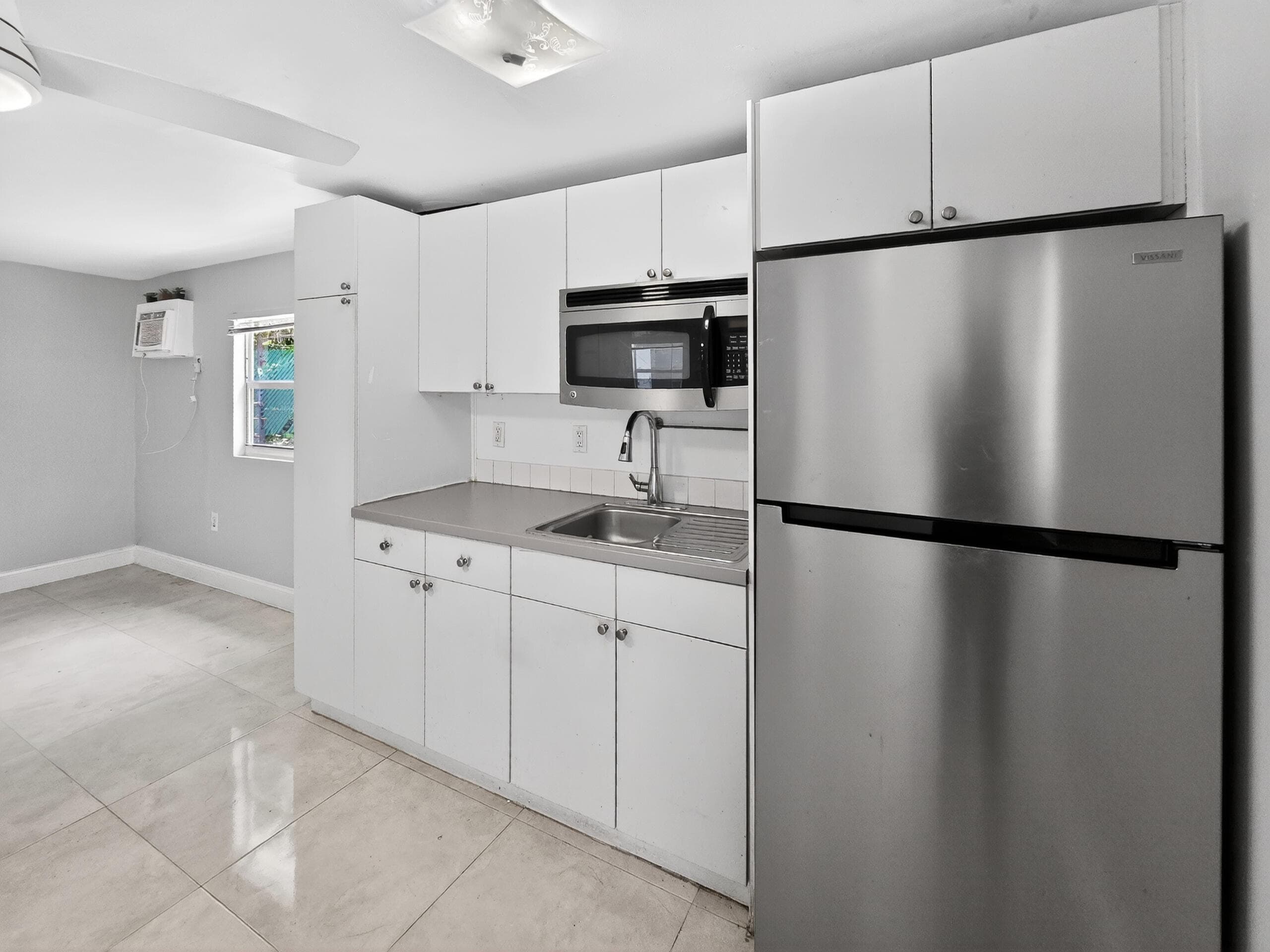2438 NE 184th Street, North Miami Beach, FL 33160 — photo 6 of 15