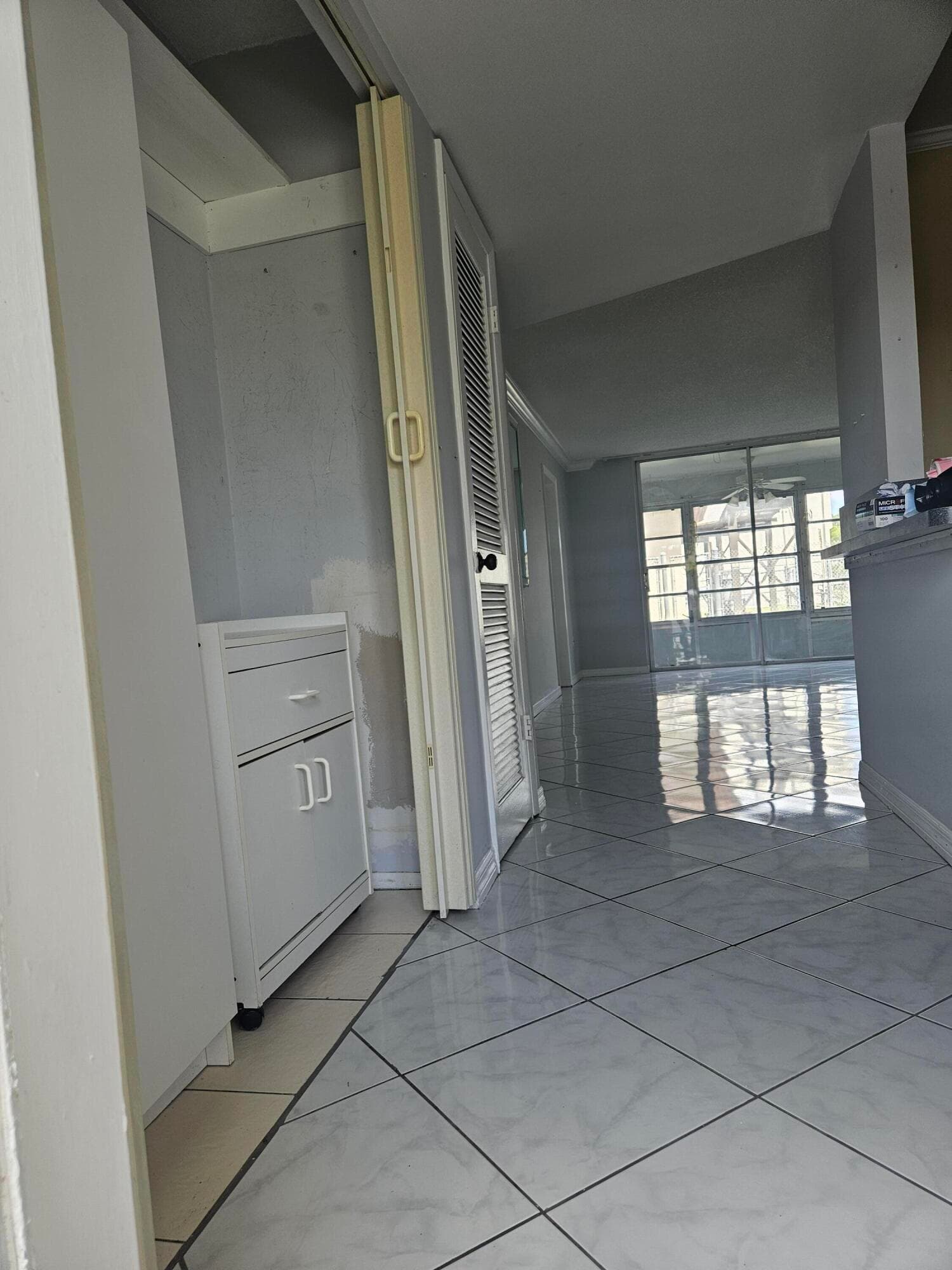Condominium in Sunrise — photo 3 of 12