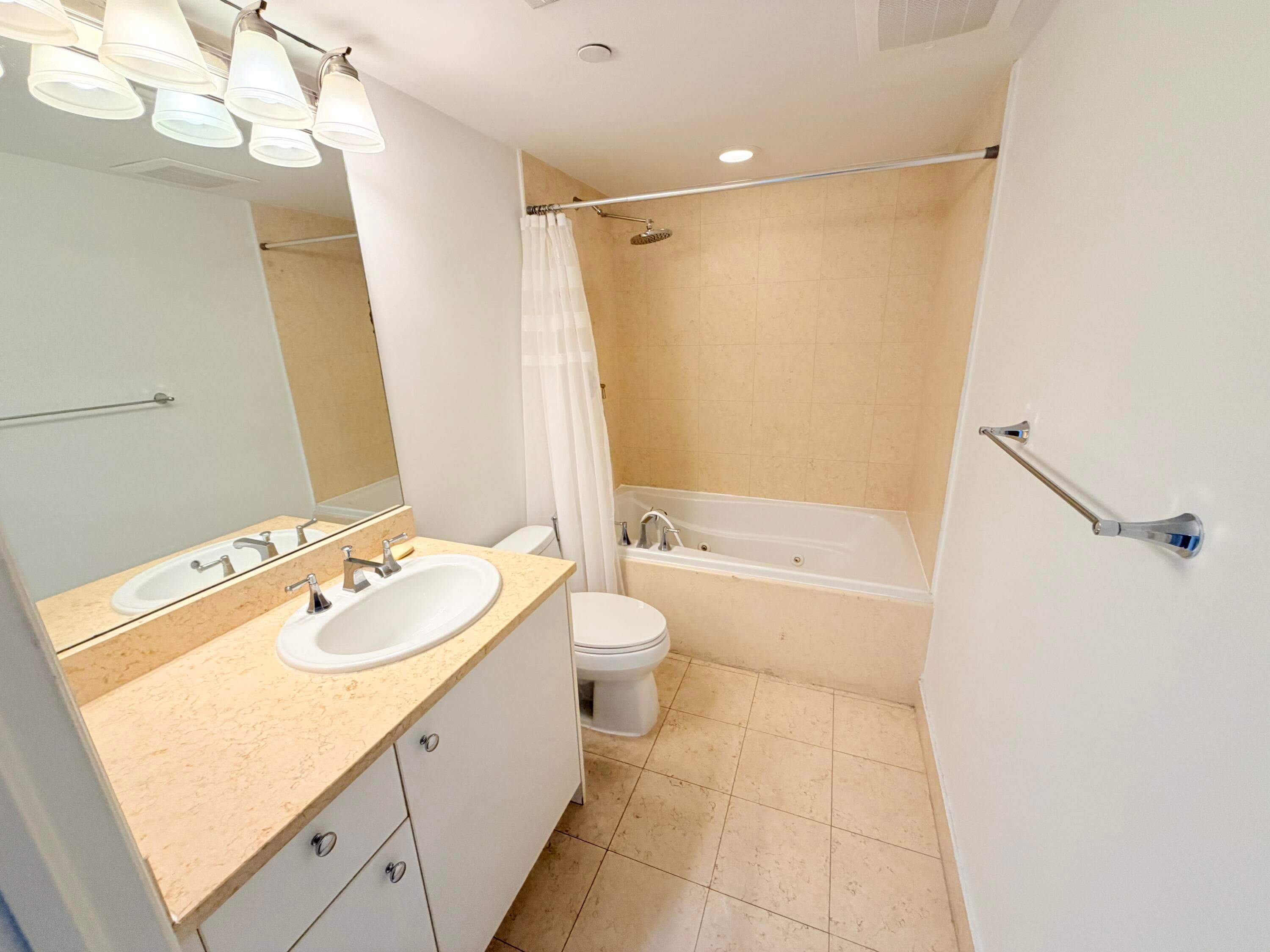 19900 E Country Club Drive 210, Aventura, FL 33180 — photo 13 of 21