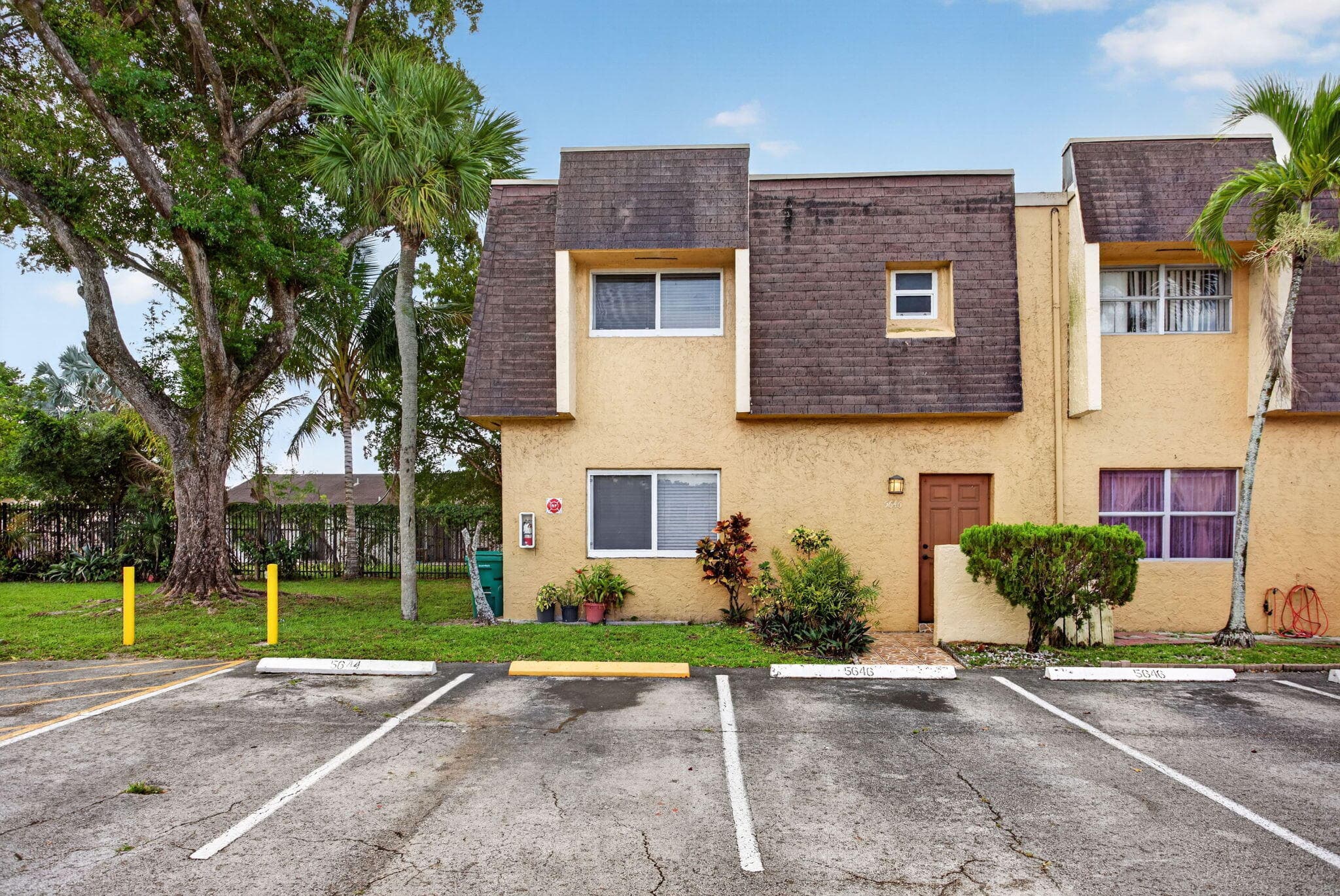 5646 Blueberry Court 23, Lauderhill, FL 33313 — photo 1 of 36