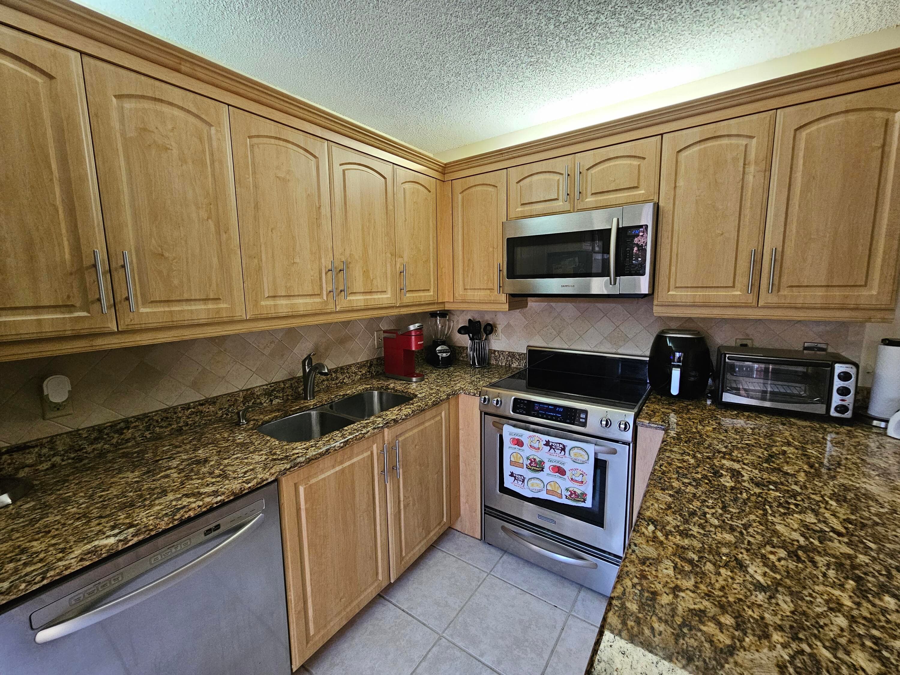 9982 NW 6th Court, Plantation, FL 33324 — photo 5 of 29