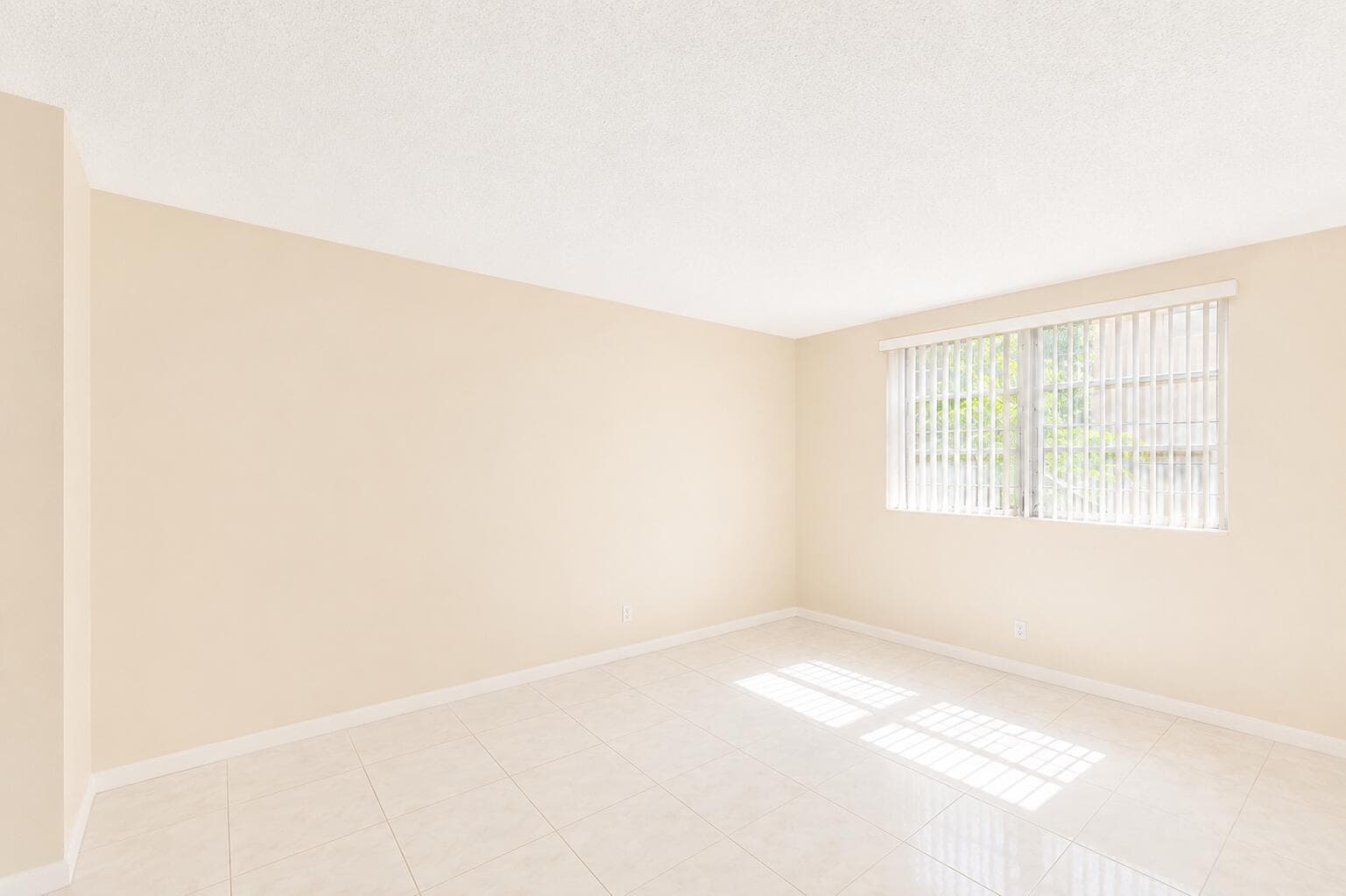 3090 NW 46th Avenue 105c, Lauderdale Lakes, FL 33313 — photo 4 of 42