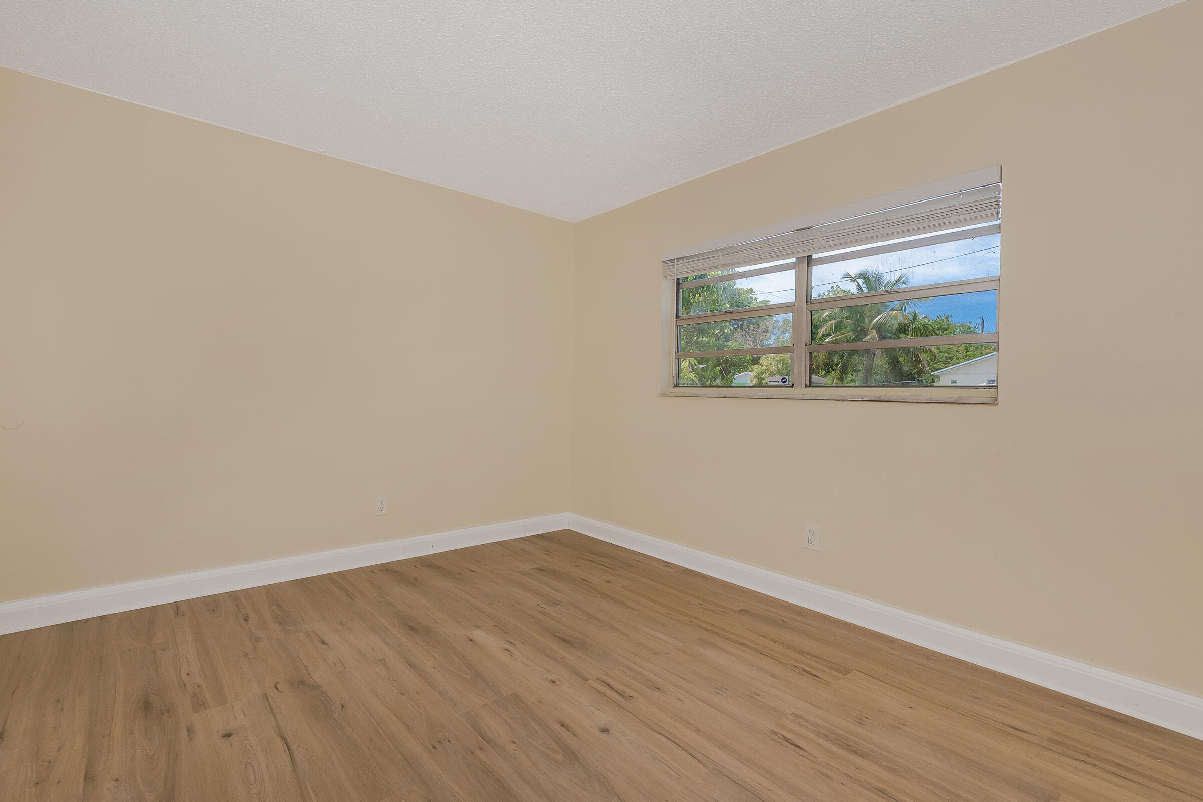 6560 SW 20th Street, North Lauderdale, FL 33068 — photo 10 of 28