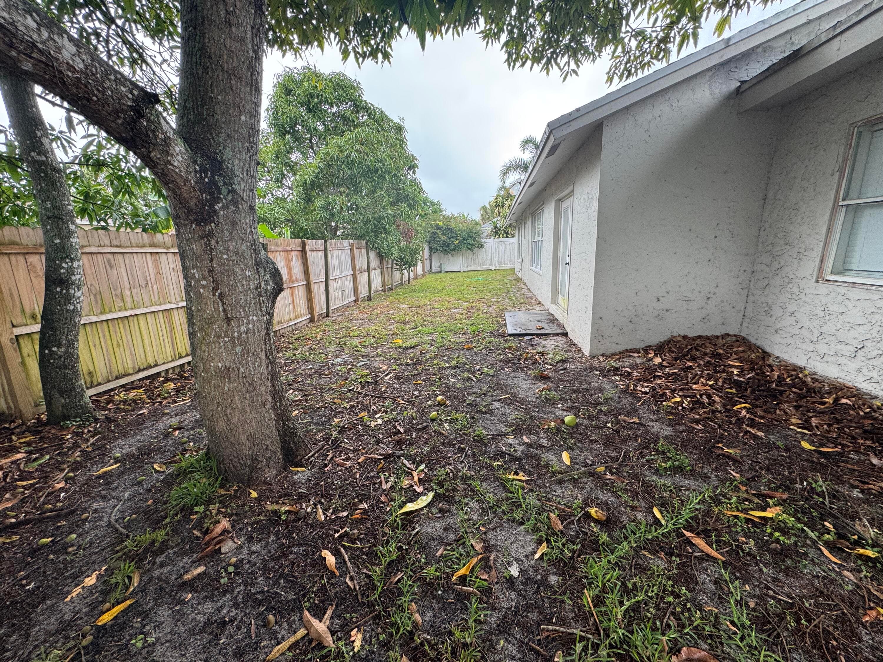 589 Cashiers Drive, West Palm Beach, FL 33413 — photo 7 of 33