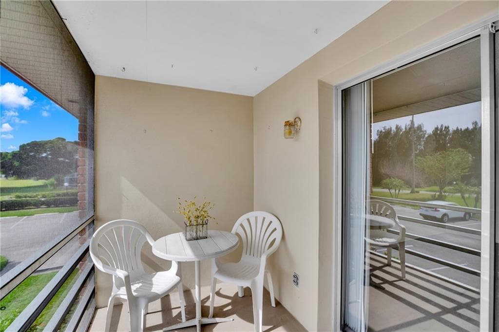 16 Vista Palm Lane 204, Vero Beach, FL 32962 — photo 23 of 36
