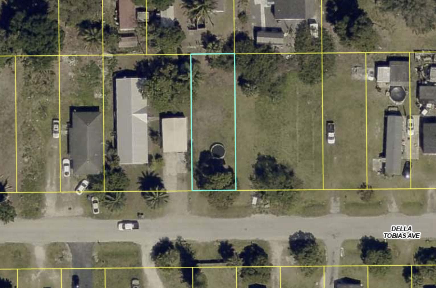 1027 Della Tobias Avenue, Clewiston, FL 33440 — photo 3 of 4