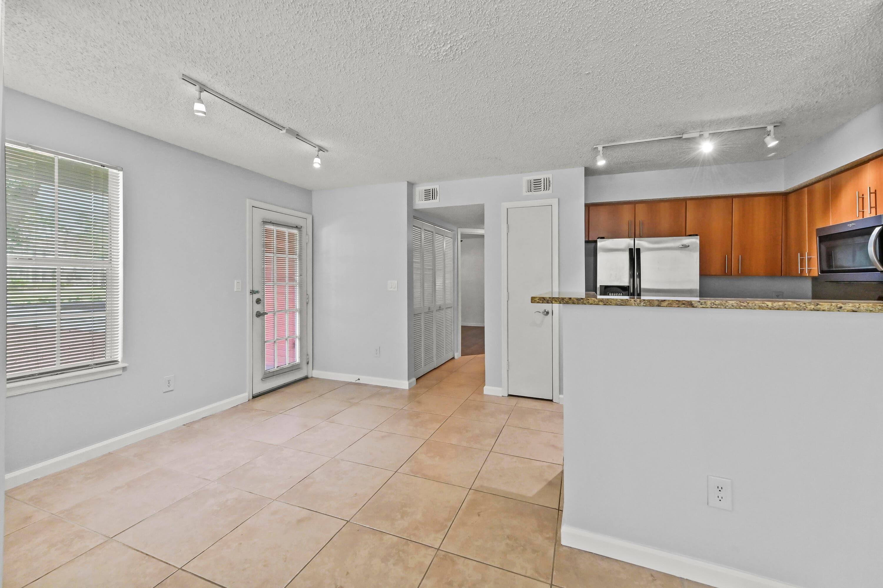 1055 Crystal Way A, Delray Beach, FL 33444 — photo 11 of 28