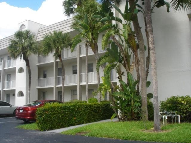 8460 Sunrise Lakes Boulevard 202, Sunrise, FL 33322 — photo 1 of 33