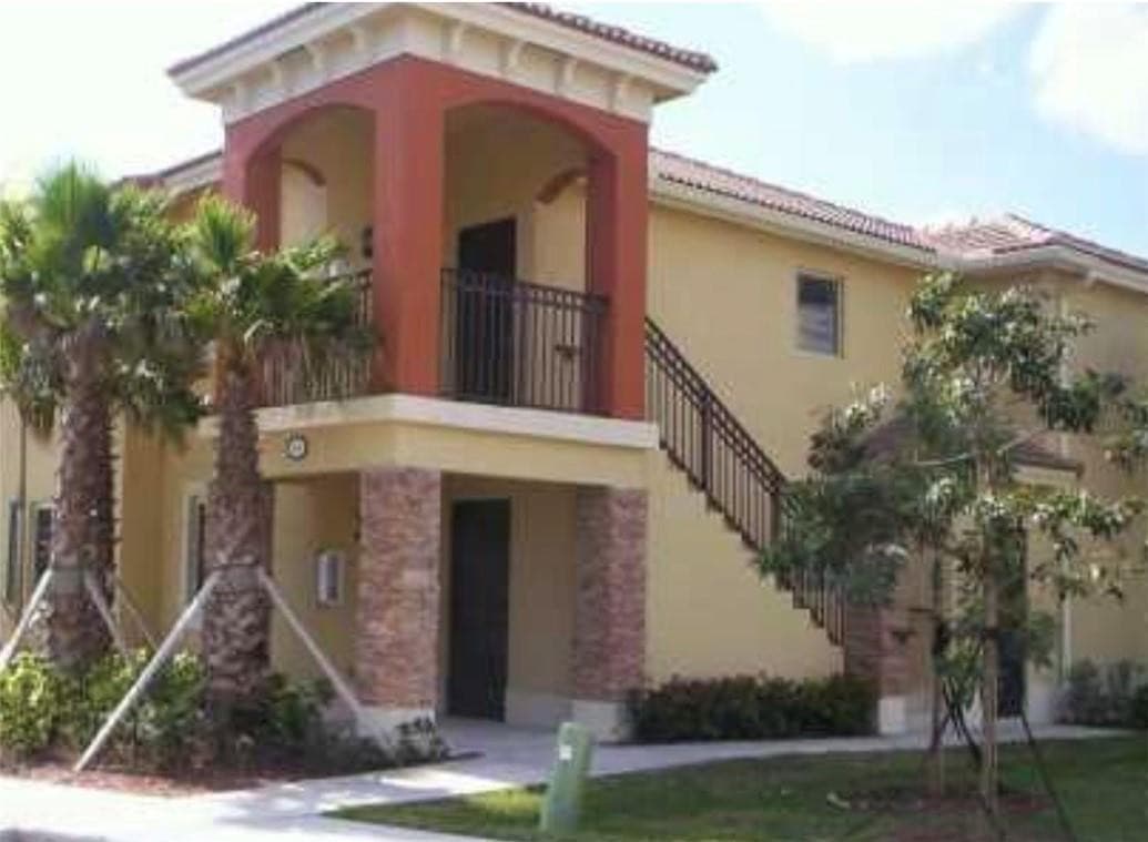 970 NE 34th Avenue 204, Homestead, FL 33033 — photo 1 of 23