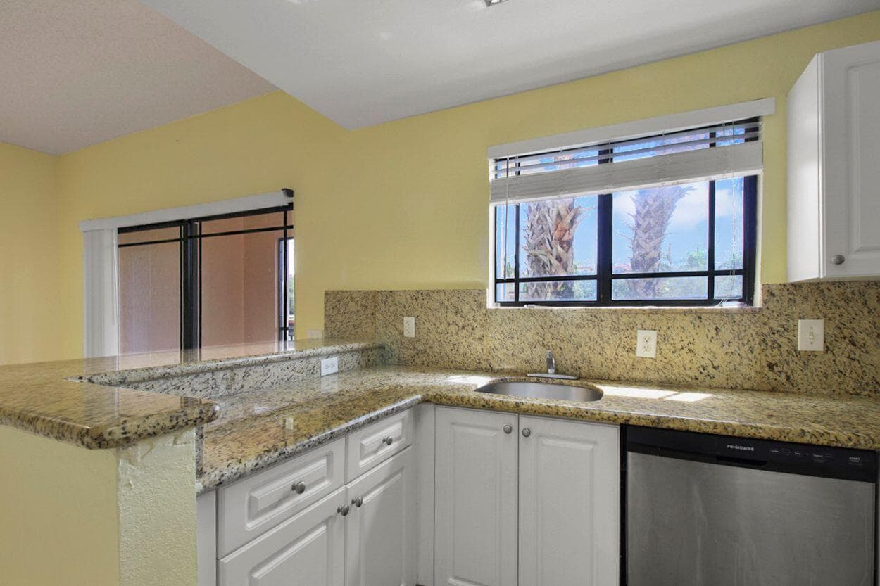 2807 Veronia Drive 103, Palm Beach Gardens, FL 33410 — photo 15 of 32