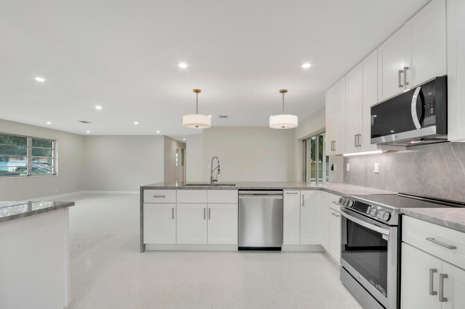 732 Pelican Way, North Palm Beach, FL 33408 — photo 14 of 36
