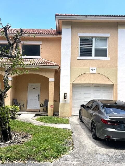 717 Talia Circle, Palm Springs, FL 33461 — photo 2 of 17
