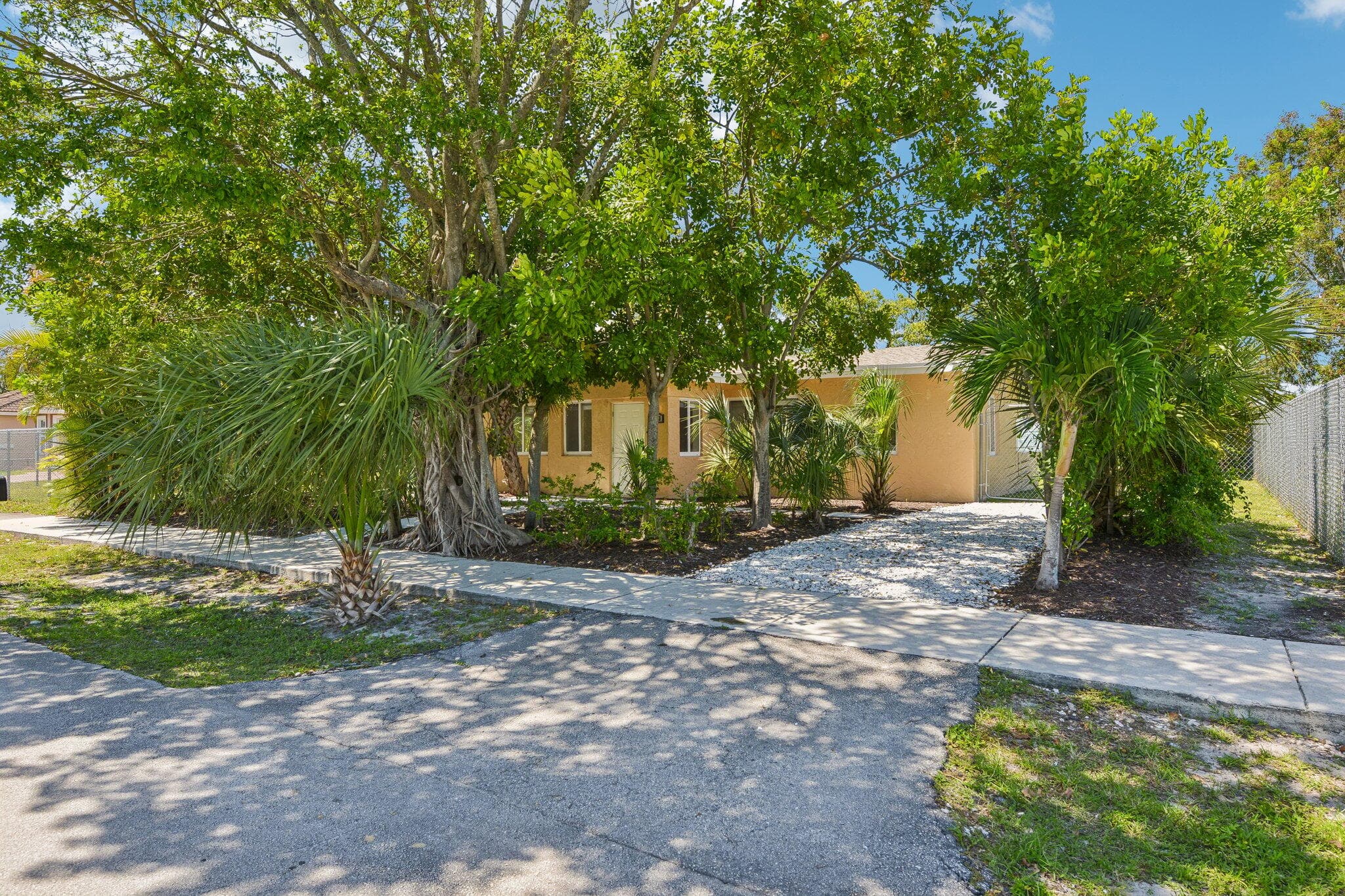 2943 NW 13th Street, Fort Lauderdale, FL 33311 — photo 2 of 31