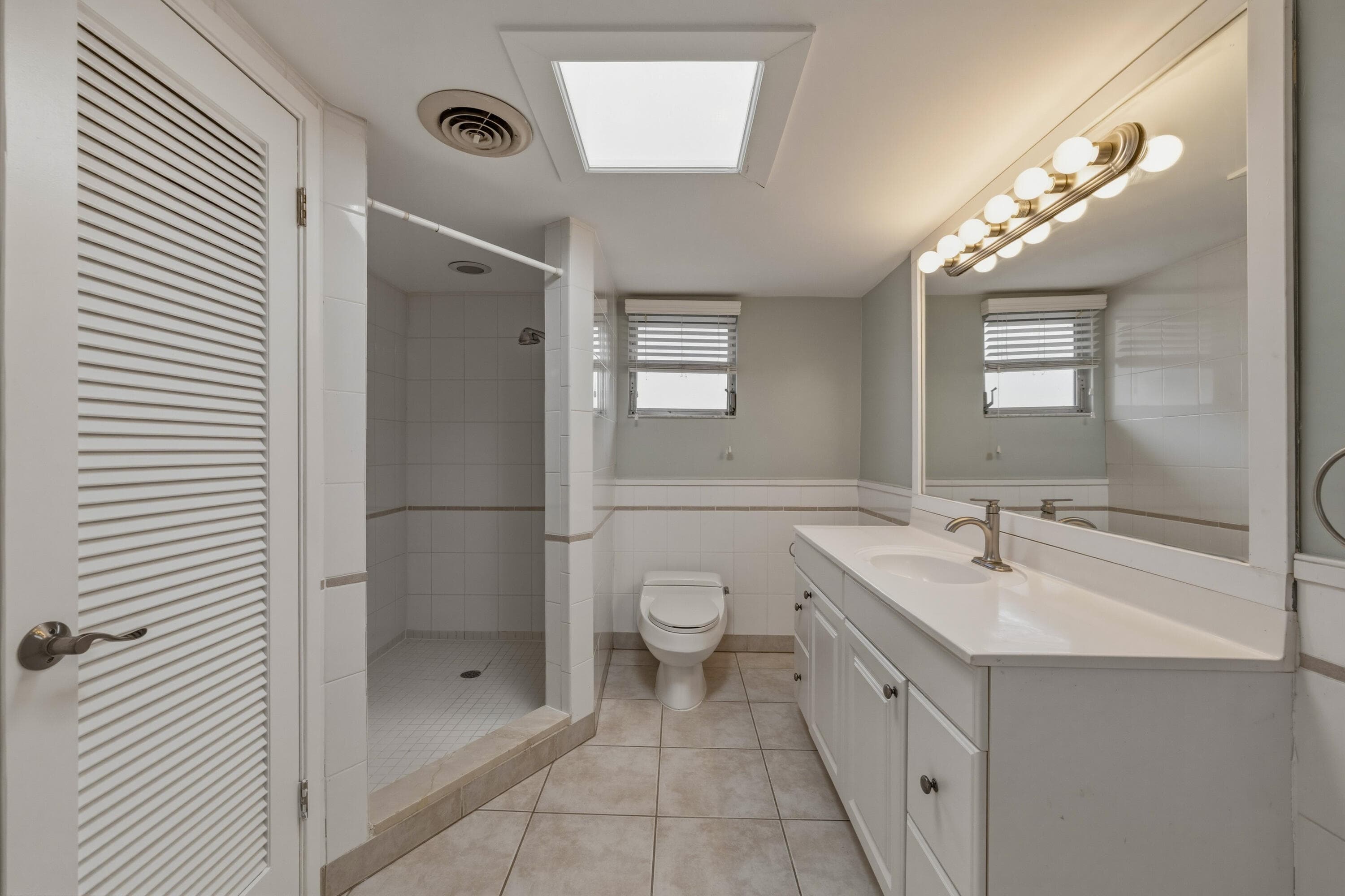284 Allenwood Drive, Lauderdale-By-The-Sea, FL 33308 — photo 10 of 29