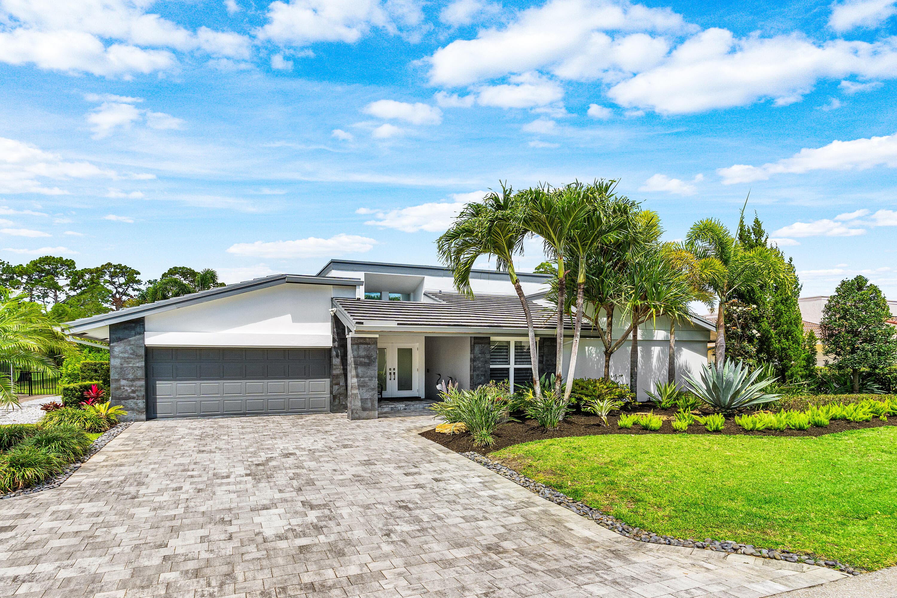 632 Lakewoode Circle W, Delray Beach, FL 33445 — photo 1 of 47