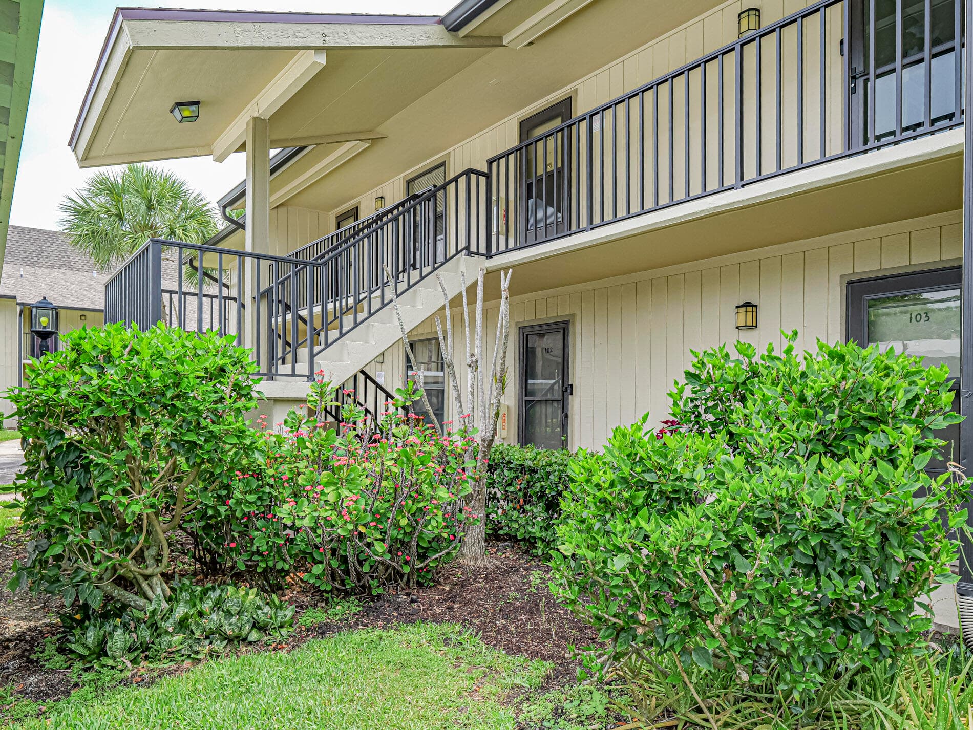 23 Plantation Drive 102, Vero Beach, FL 32966 — photo 3 of 36