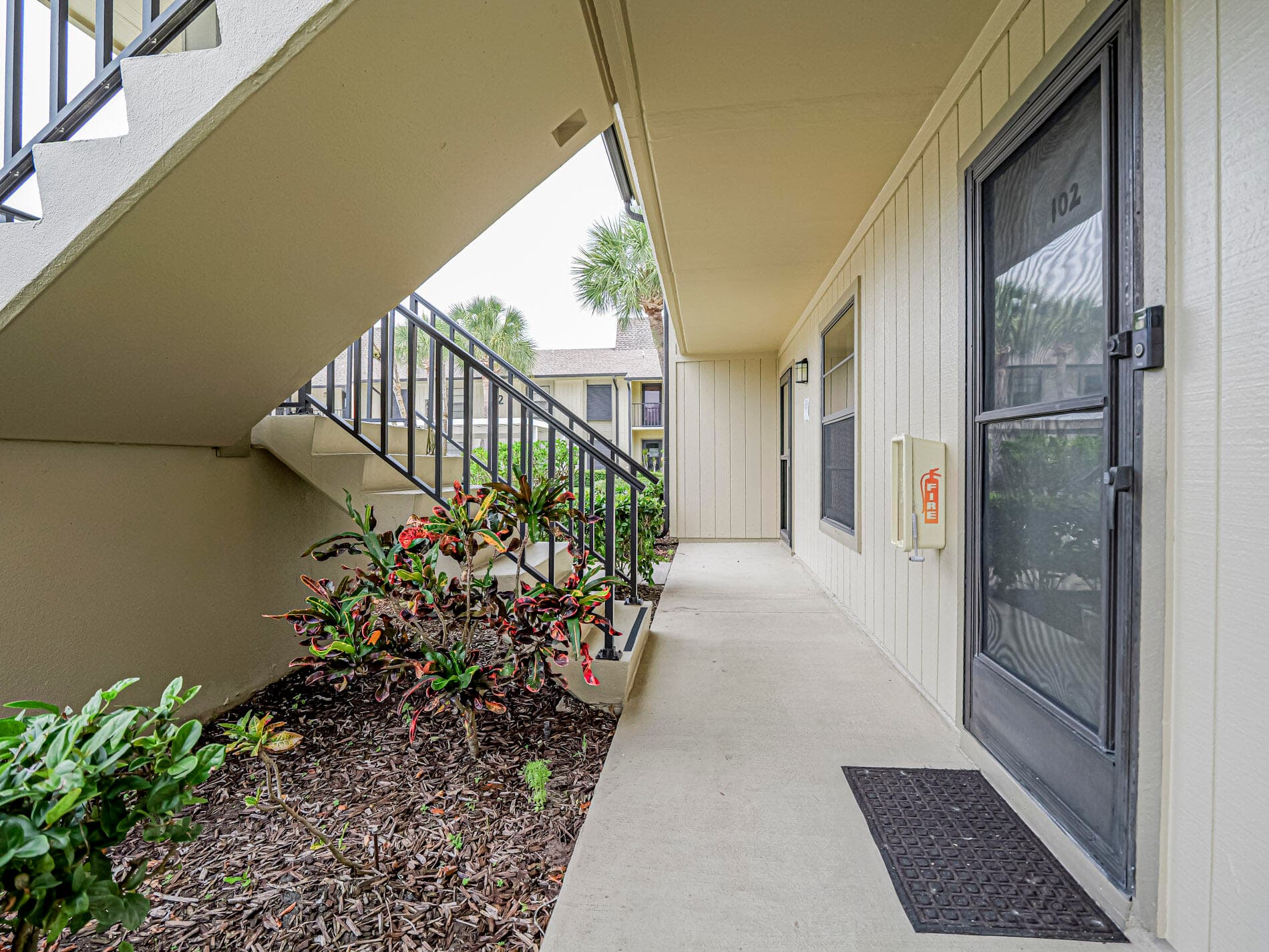 23 Plantation Drive 102, Vero Beach, FL 32966 — photo 4 of 36