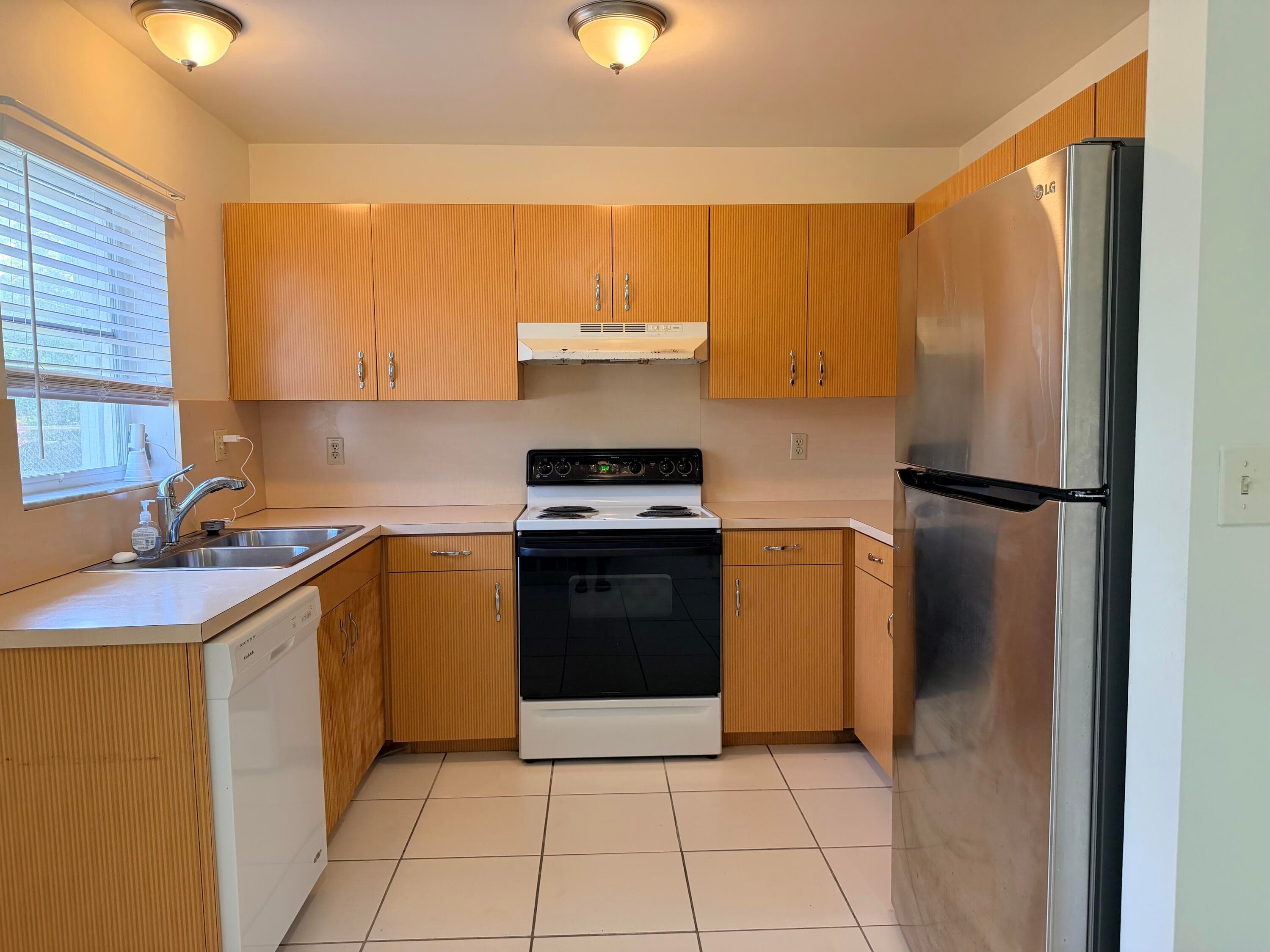 2881 NW 24th Court, Fort Lauderdale, FL 33311 — photo 9 of 43