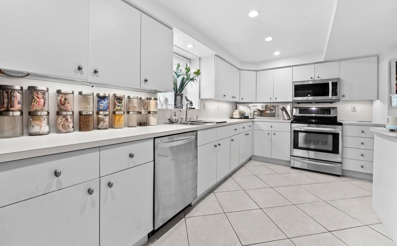 3430 Galt Ocean Drive 911, Fort Lauderdale, FL 33308 — photo 7 of 18