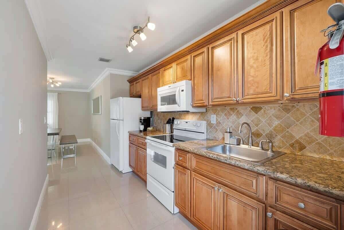 1039 N Victoria Park Road 1-3, Fort Lauderdale, FL 33304 — photo 4 of 18